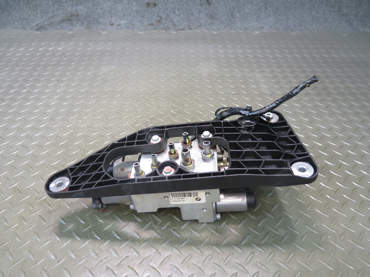 2008-2014 BMW E71 E72 X6 X6M Dynamic Drive Suspension Valve Block 6794578