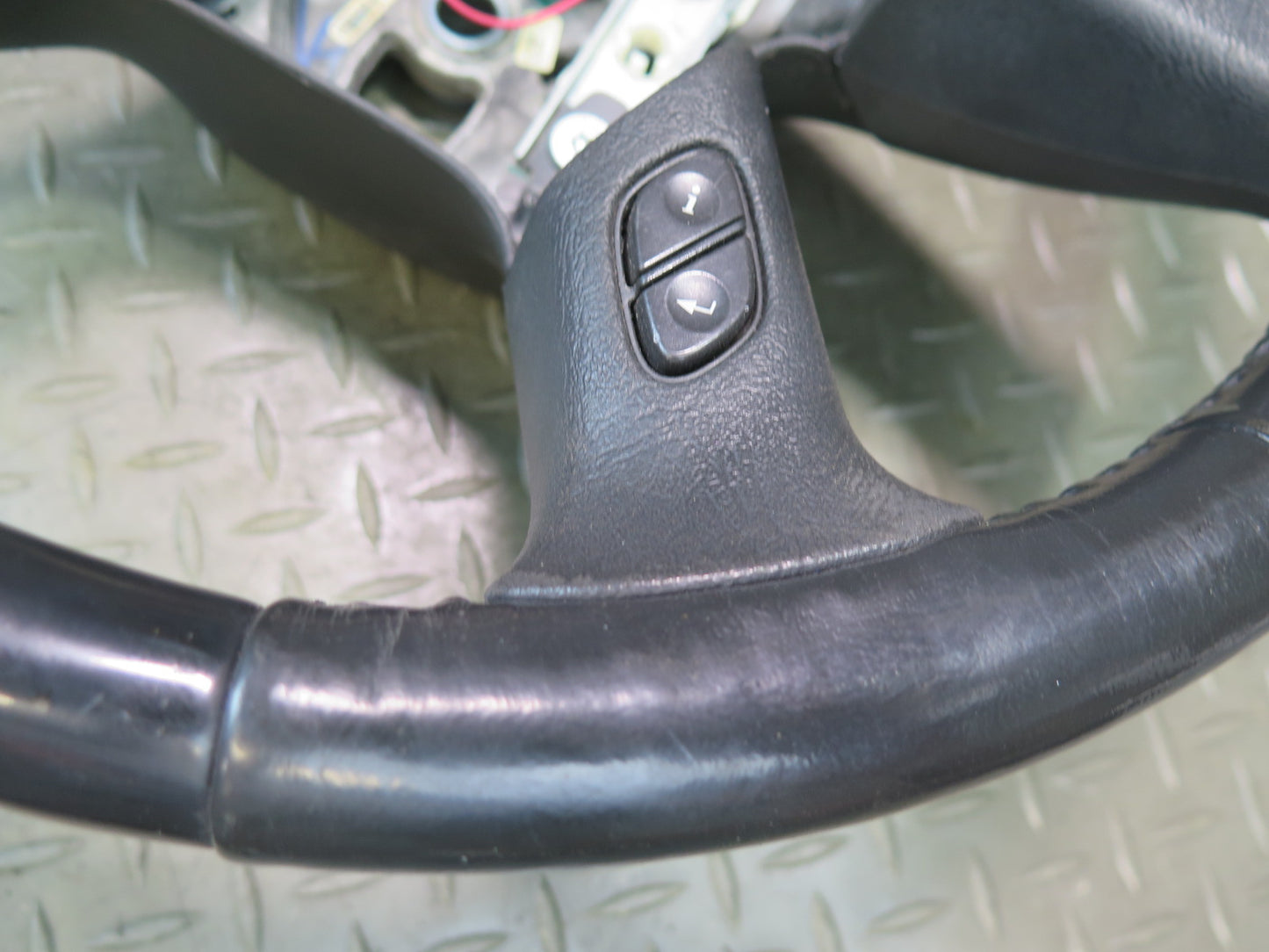 2003-2007 Hummer H2 Leather Black Steering W/ Controls