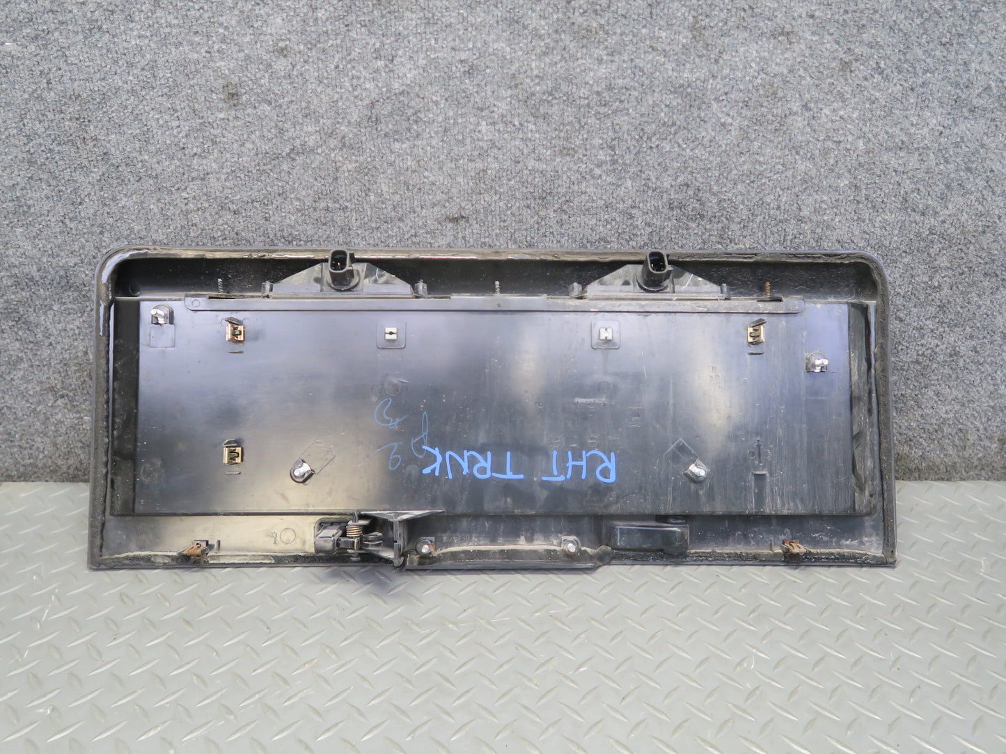 2003-2005 Hummer H2 Rear Trunk Lid Liftgate License Plate Panel W/ Handle