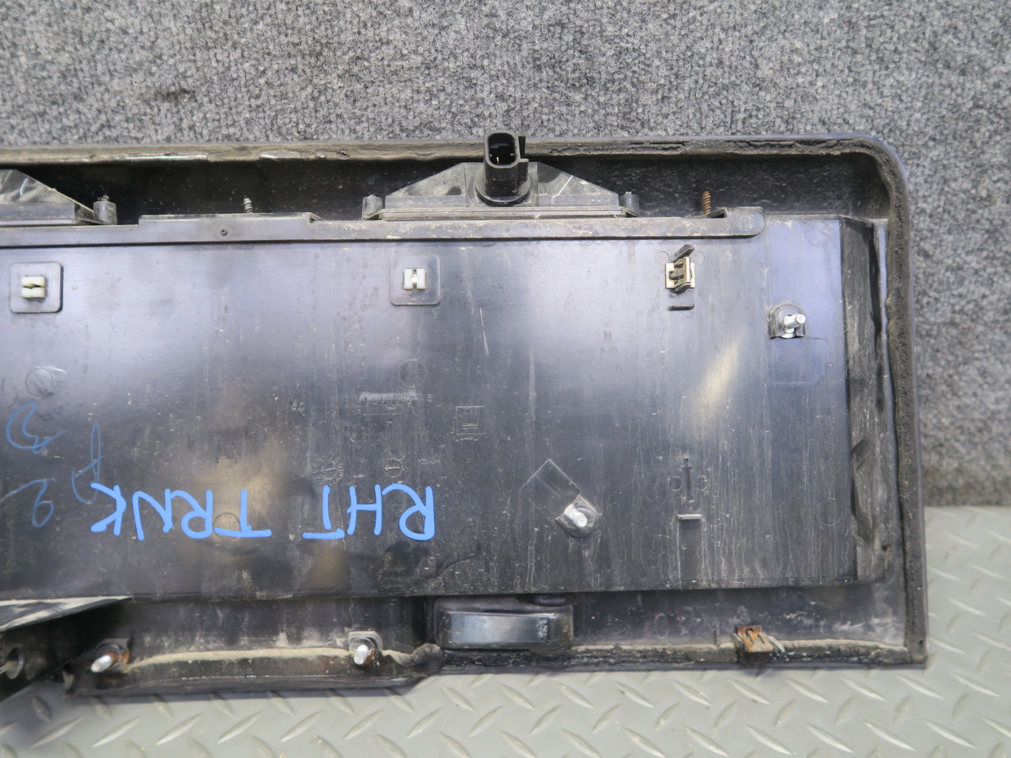 2003-2005 Hummer H2 Rear Trunk Lid Liftgate License Plate Panel W/ Handle