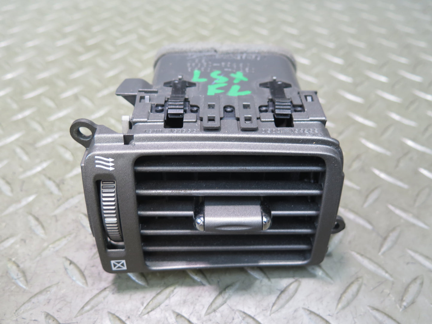 01-06 Lexus UCF30L LS430 Dash Front Left A/C Air Vent 55650-50050 OEM