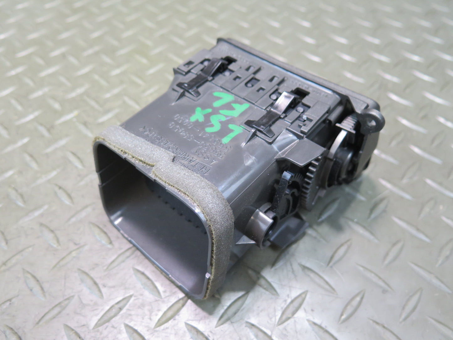 01-06 Lexus UCF30L LS430 Dash Front Left A/C Air Vent 55650-50050 OEM