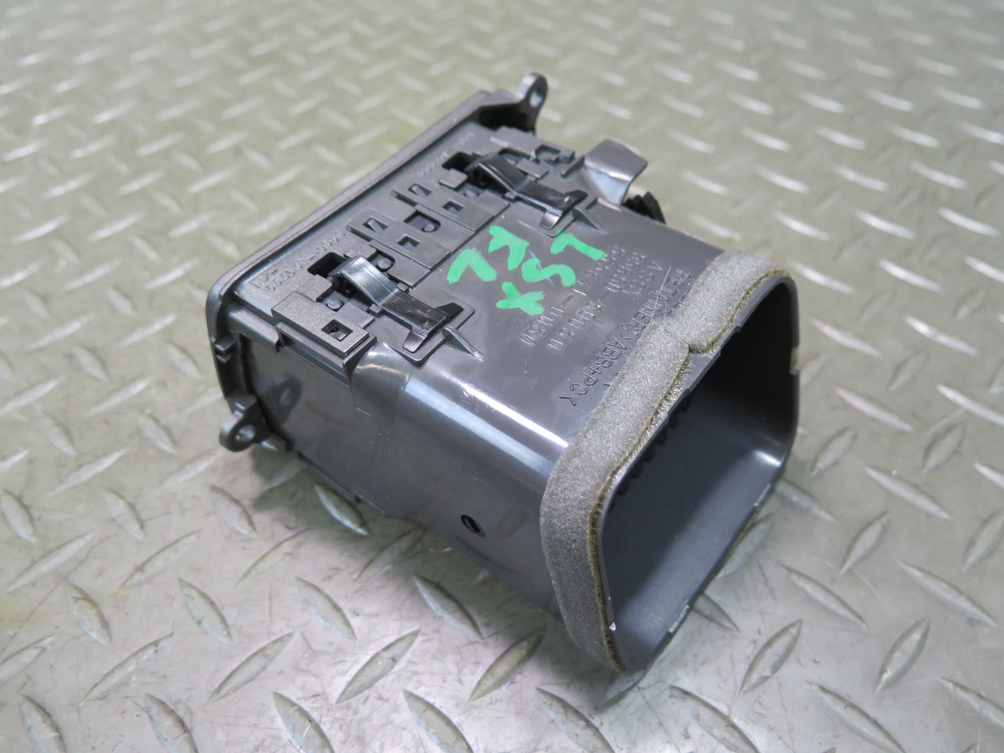 01-06 Lexus UCF30L LS430 Dash Front Left A/C Air Vent 55650-50050 OEM