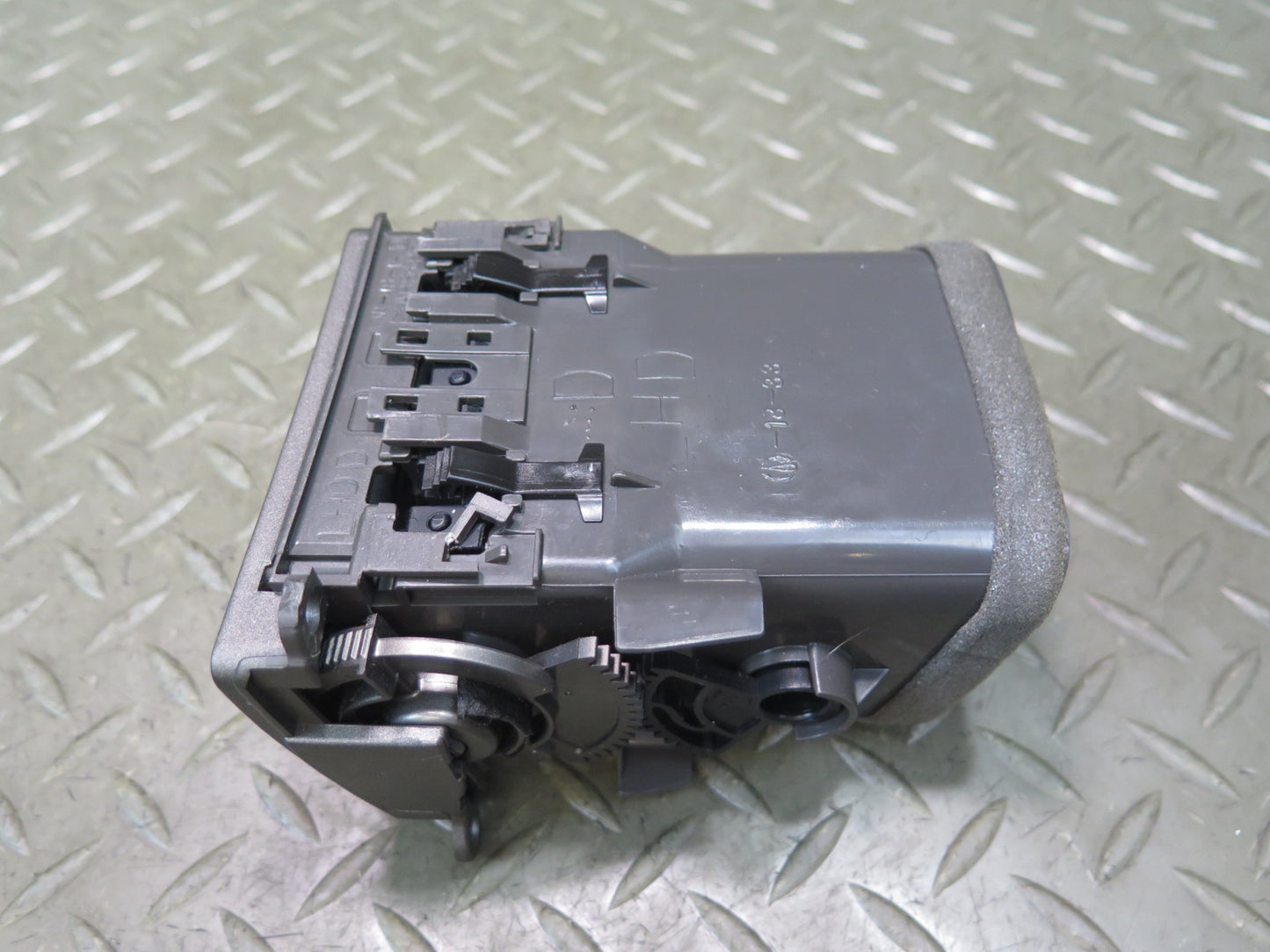 01-06 Lexus UCF30L LS430 Dash Front Left A/C Air Vent 55650-50050 OEM