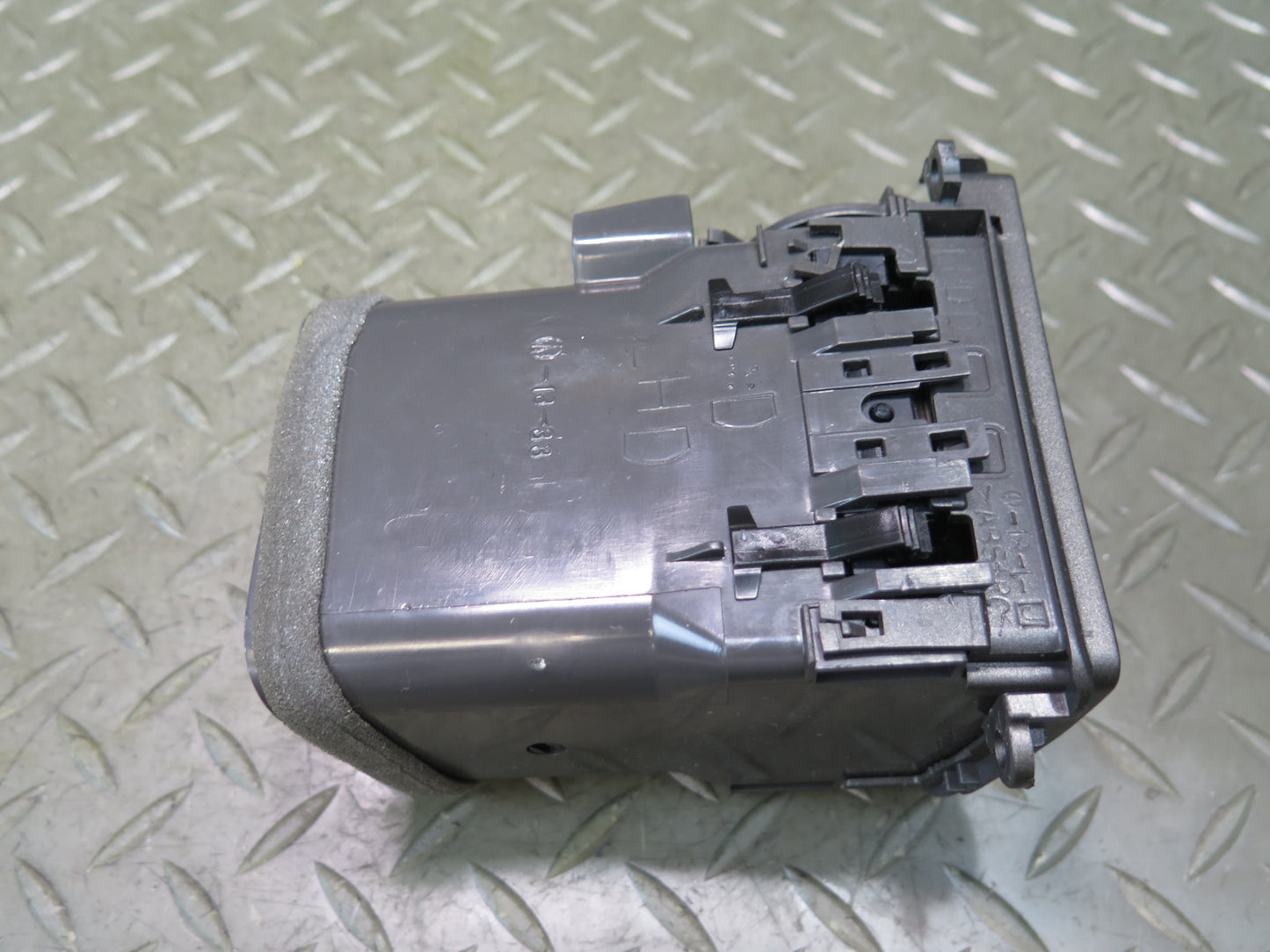 01-06 Lexus UCF30L LS430 Dash Front Left A/C Air Vent 55650-50050 OEM