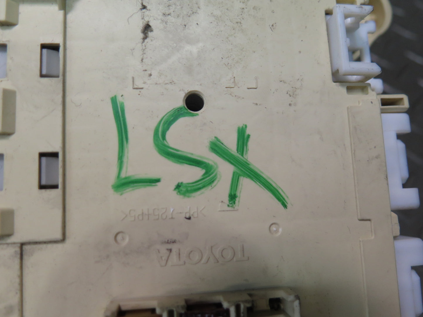 01-03 Lexus UCF30L LS430 Dash Front Left Fuse Relay Box Module 82730-50081 OEM