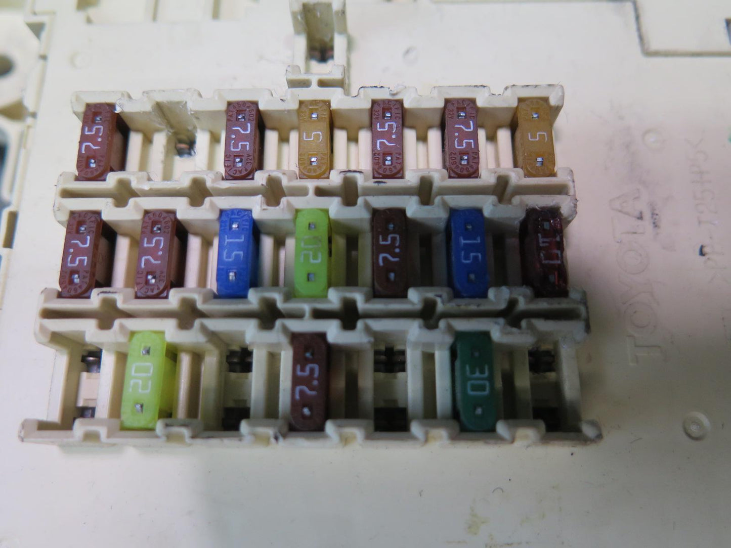 01-03 Lexus UCF30L LS430 Dash Front Left Fuse Relay Box Module 82730-50081 OEM