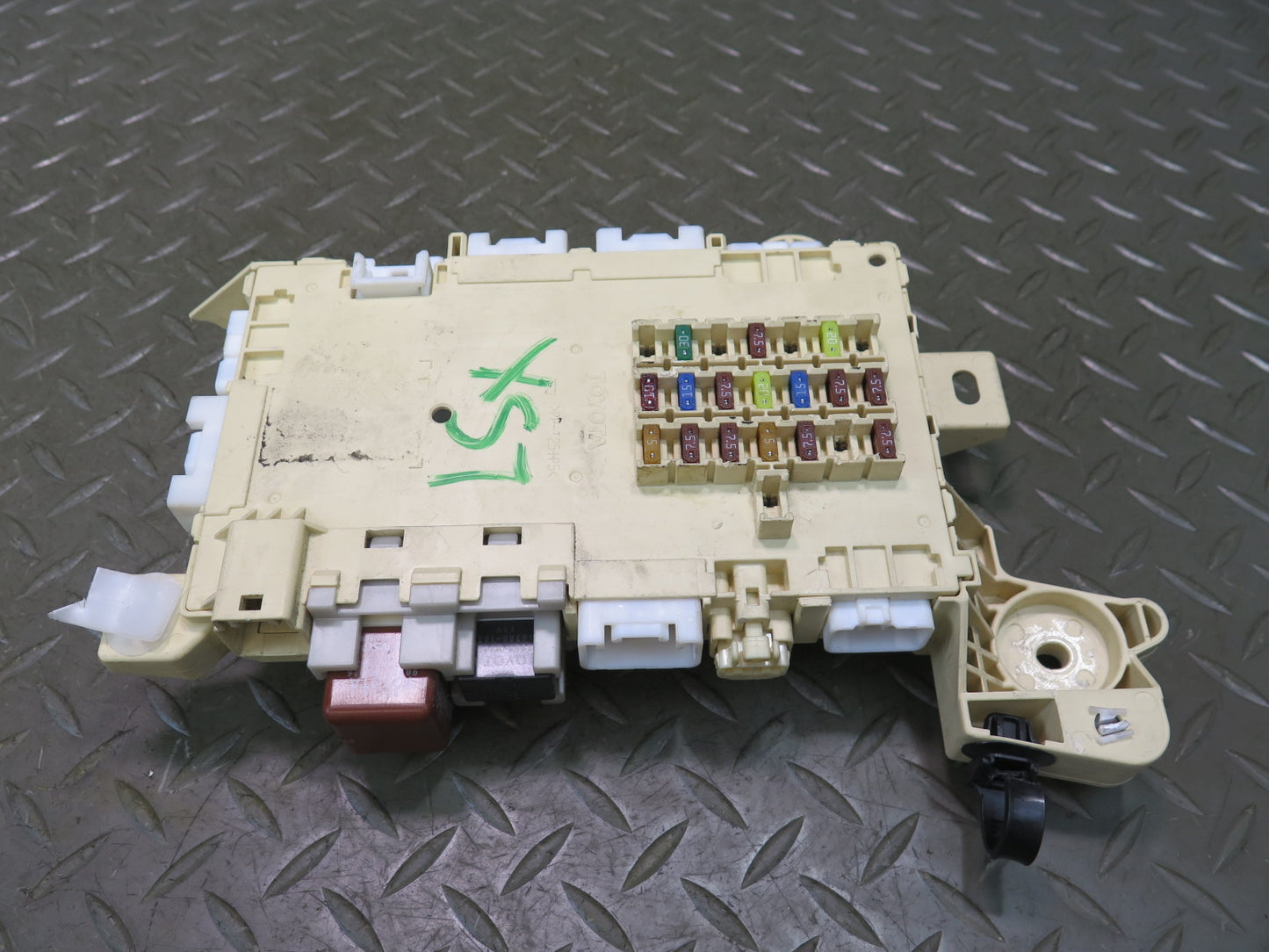 01-03 Lexus UCF30L LS430 Dash Front Left Fuse Relay Box Module 82730-50081 OEM