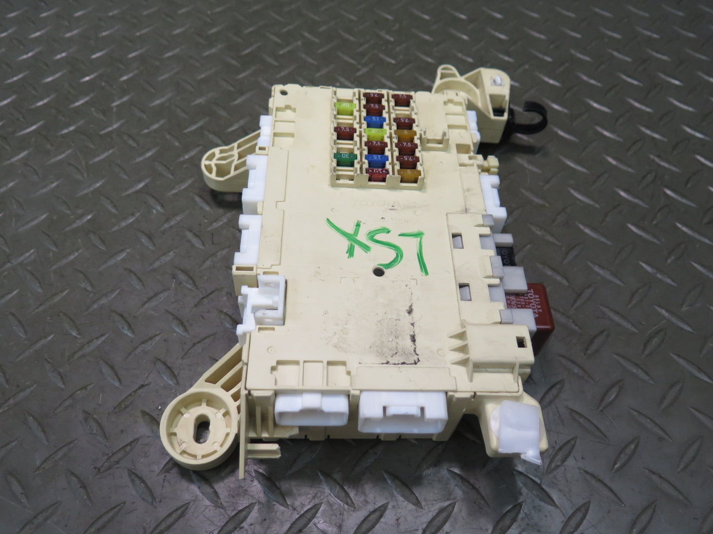 01-03 Lexus UCF30L LS430 Dash Front Left Fuse Relay Box Module 82730-50081 OEM