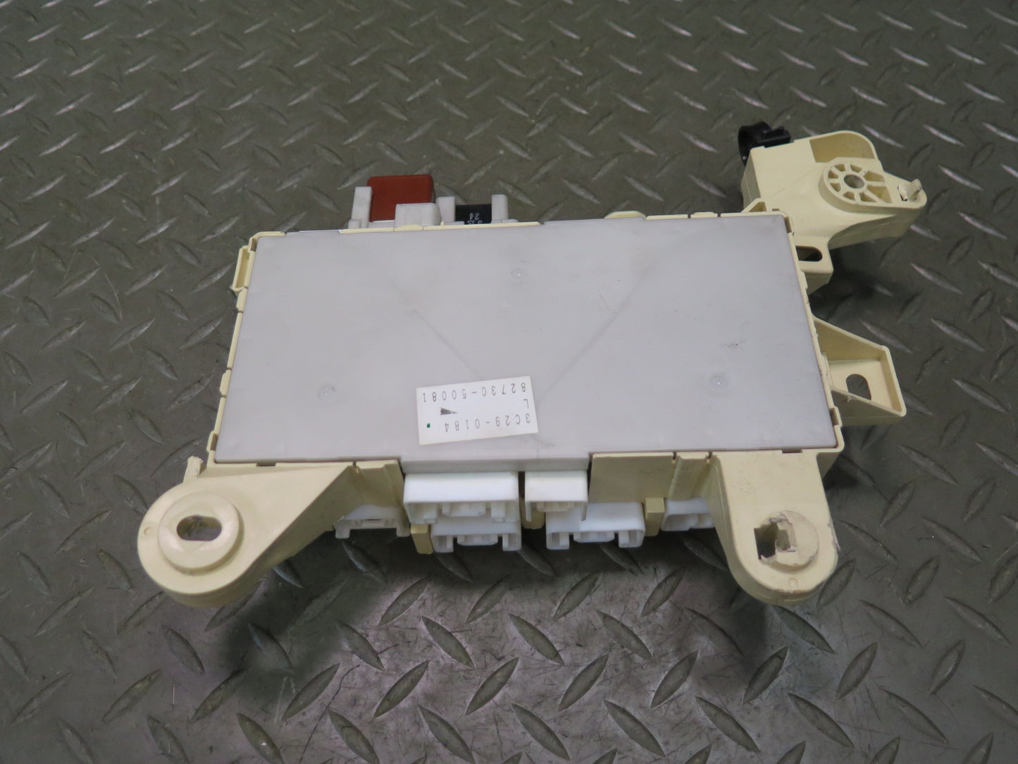 01-03 Lexus UCF30L LS430 Dash Front Left Fuse Relay Box Module 82730-50081 OEM