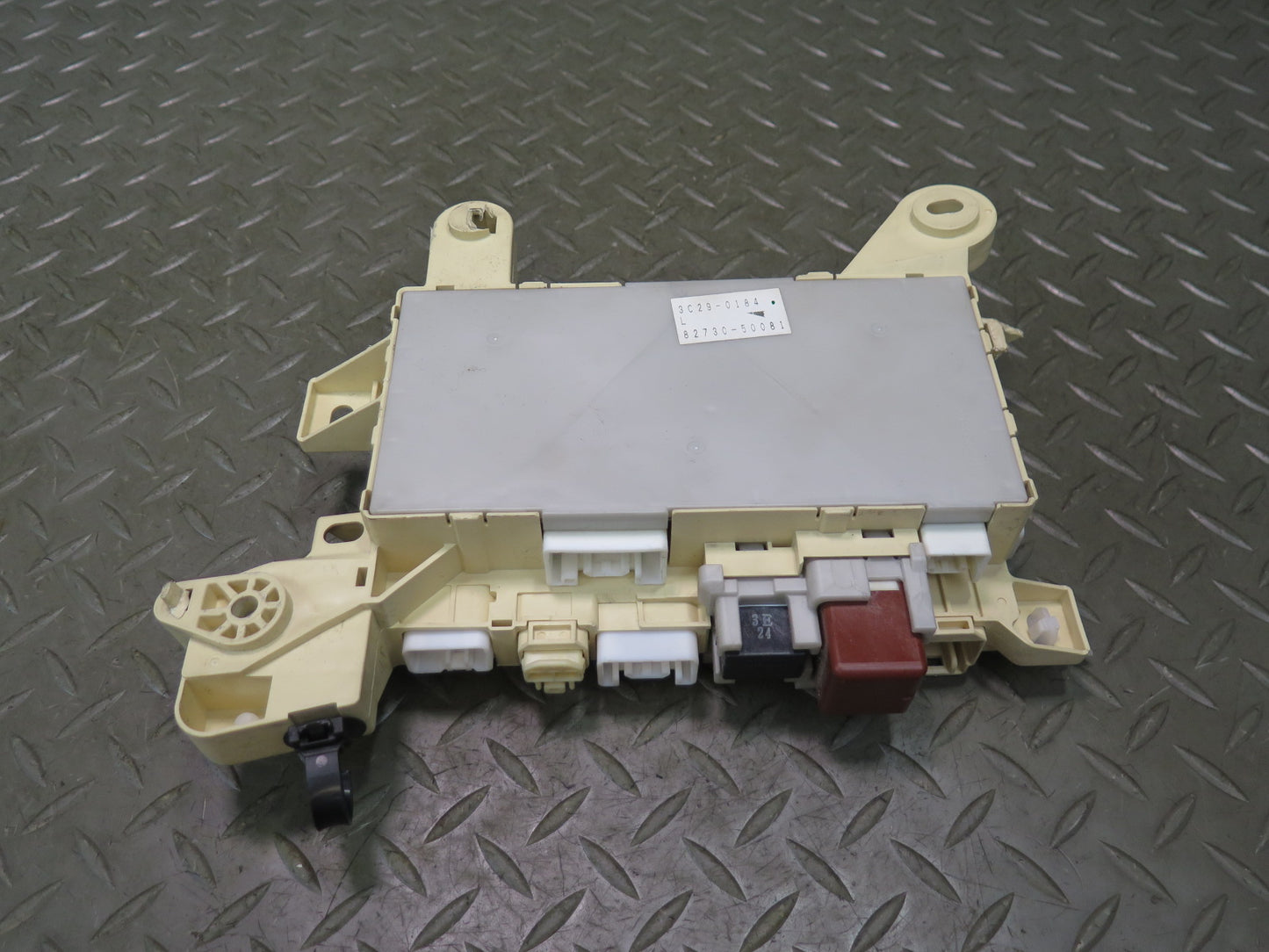 01-03 Lexus UCF30L LS430 Dash Front Left Fuse Relay Box Module 82730-50081 OEM