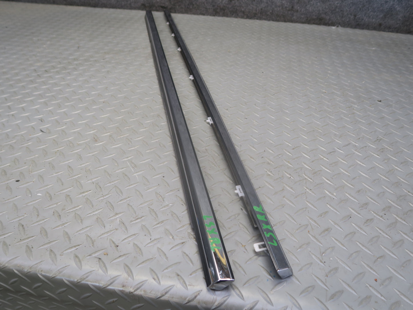 01-06 Lexus UCF30L LS430 Rear Left & Right Door Weatherstrip Molding Set OEM