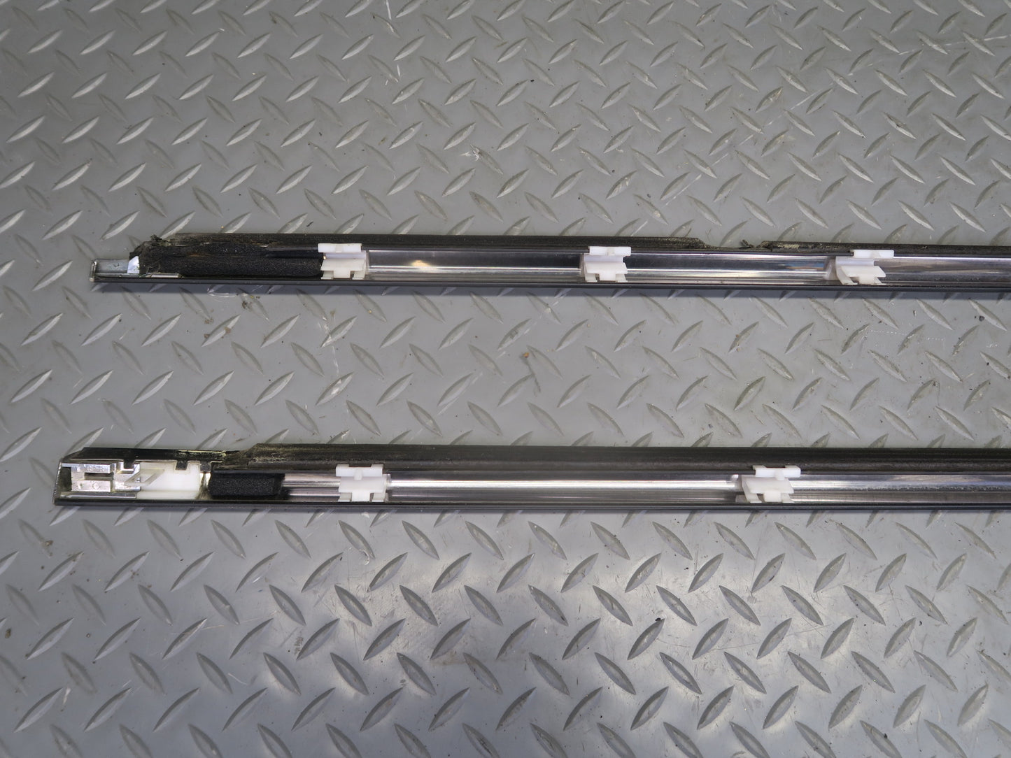 01-06 Lexus UCF30L LS430 Rear Left & Right Door Weatherstrip Molding Set OEM