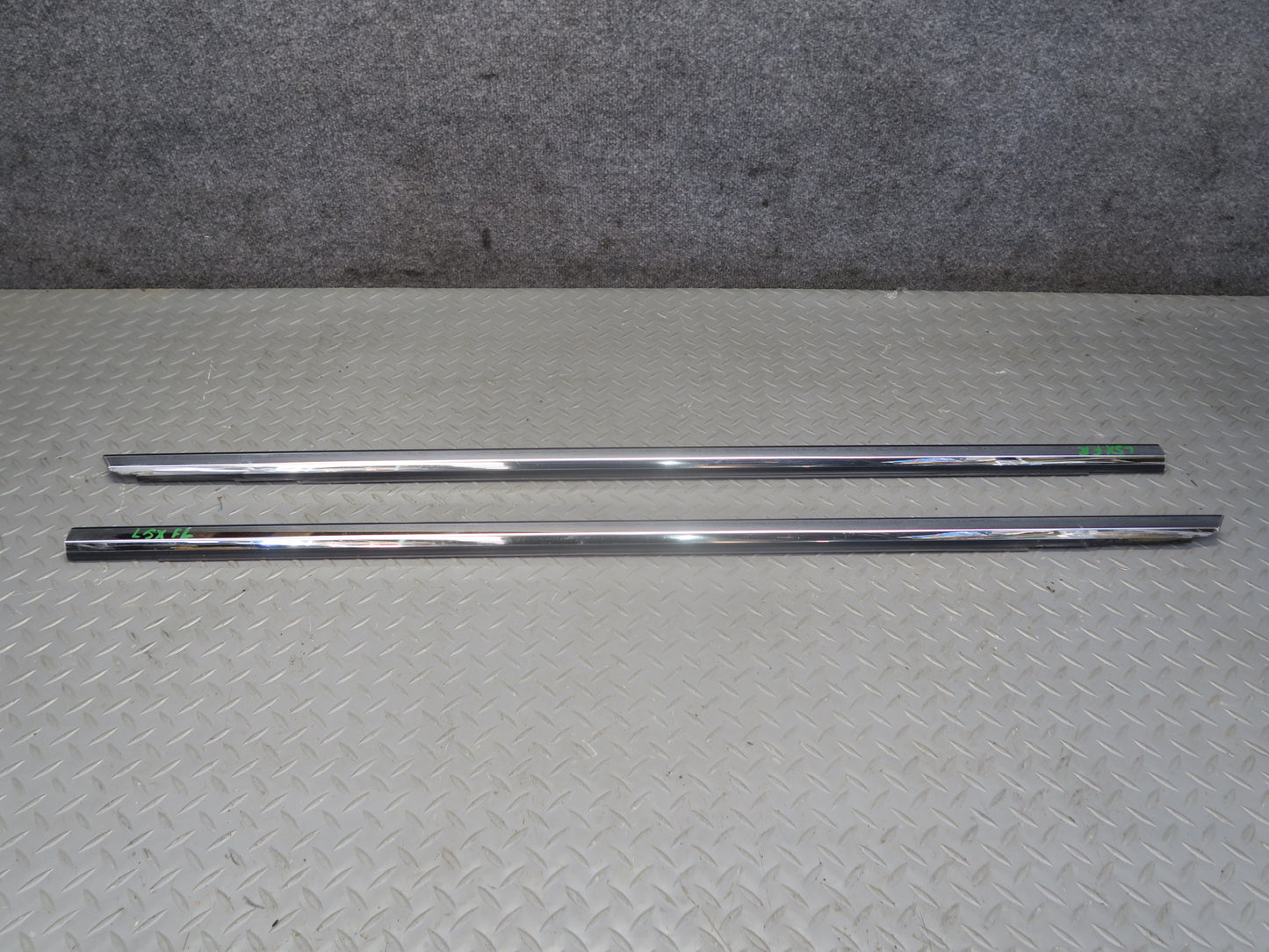 01-06 Lexus UCF30L LS430 Front Right & Left Door Weatherstrip Molding OEM