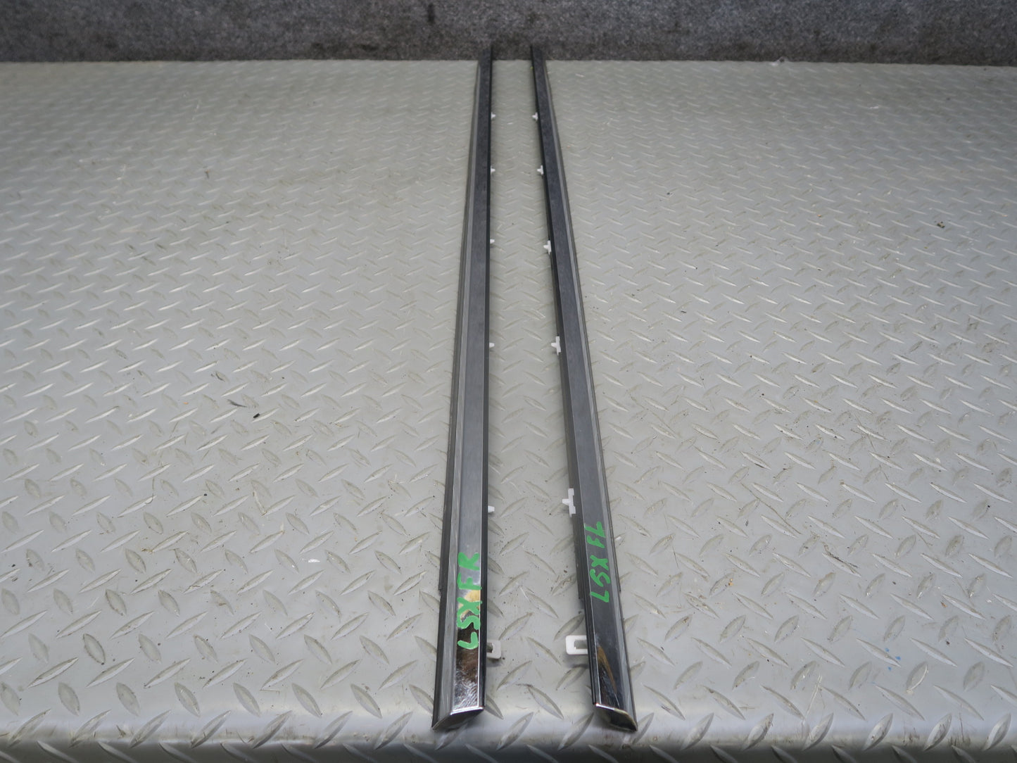 01-06 Lexus UCF30L LS430 Front Right & Left Door Weatherstrip Molding OEM
