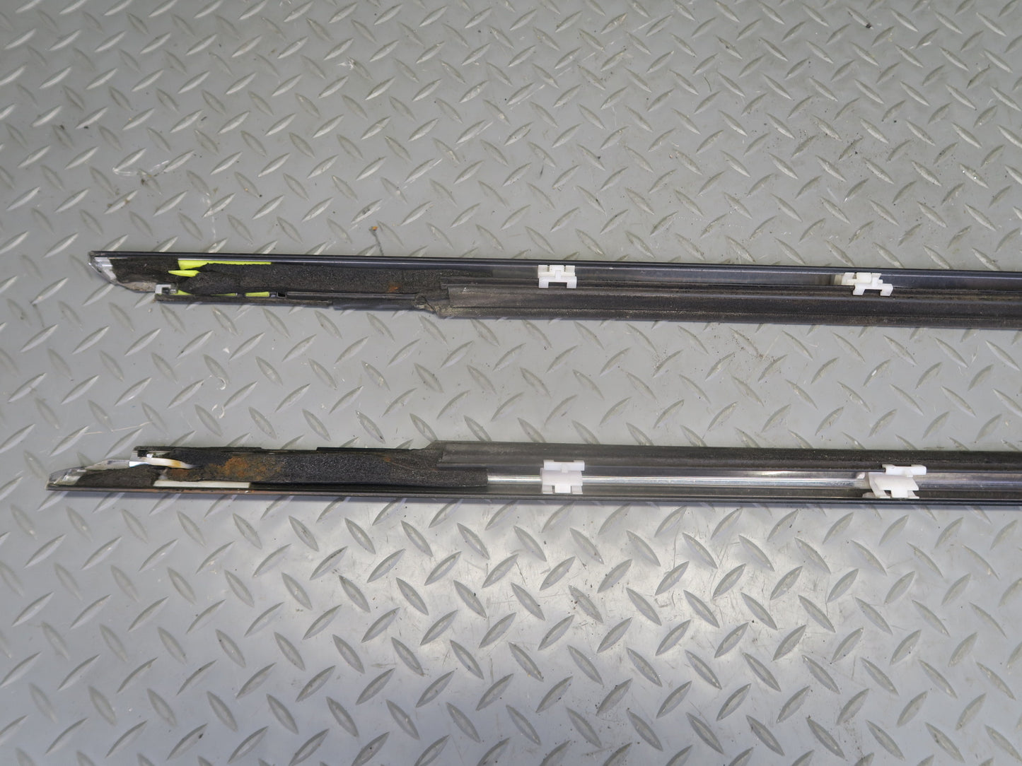 01-06 Lexus UCF30L LS430 Front Right & Left Door Weatherstrip Molding OEM