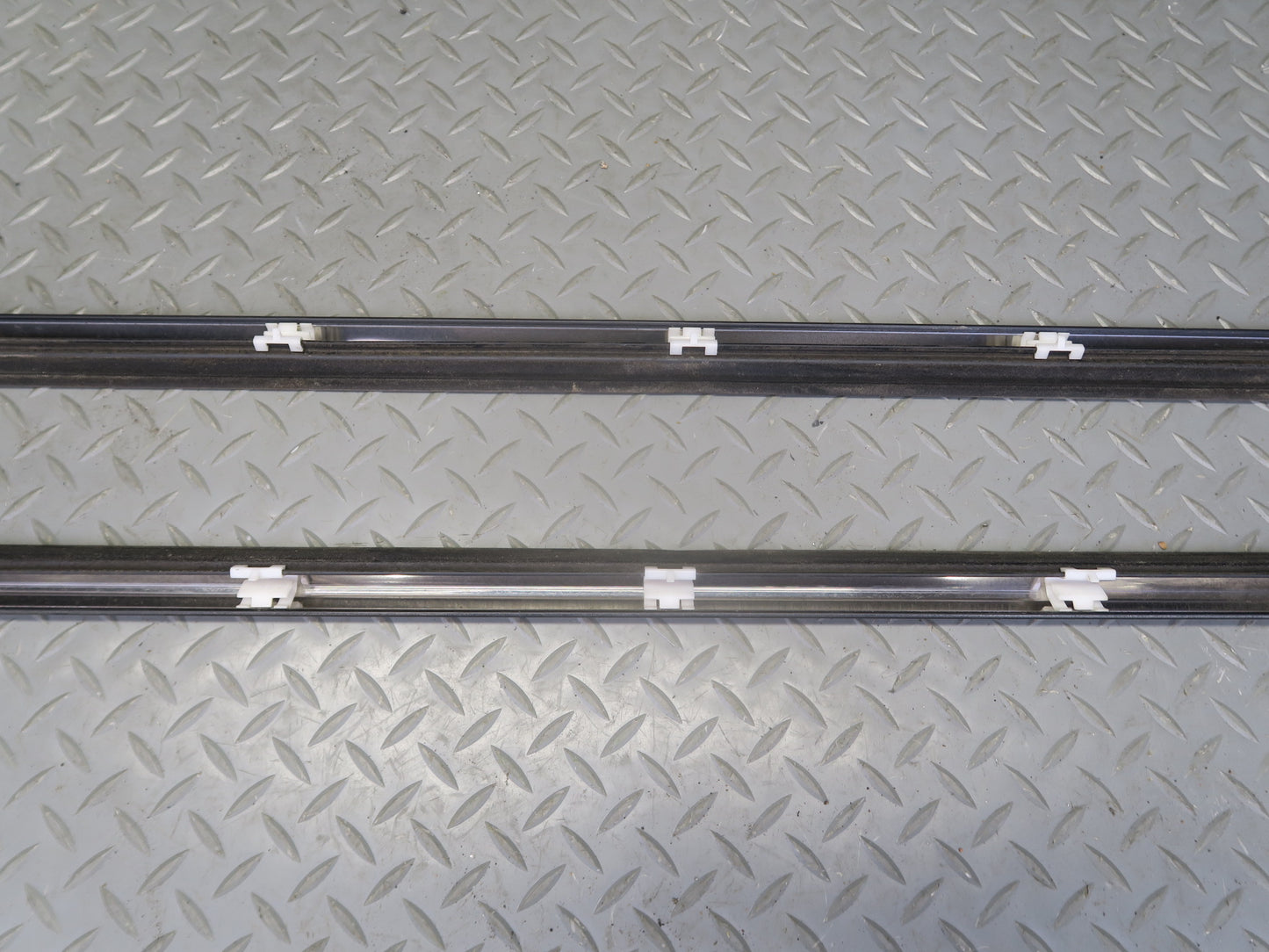 01-06 Lexus UCF30L LS430 Front Right & Left Door Weatherstrip Molding OEM