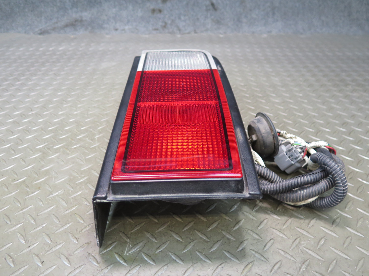 2005-2009 Hummer H2 Rear Left & Right Side Tail Light Lamp Set of 2