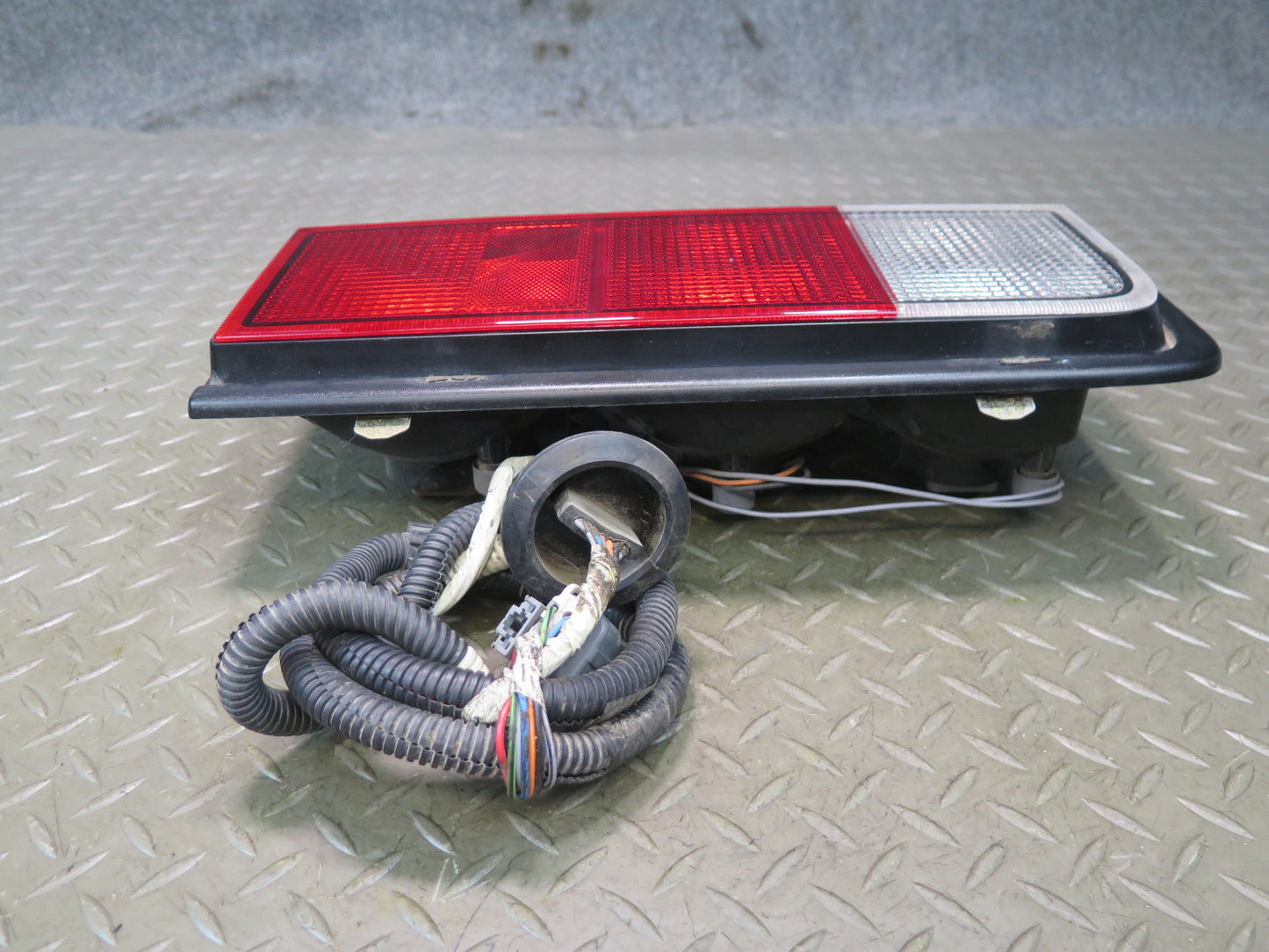 2005-2009 Hummer H2 Rear Left & Right Side Tail Light Lamp Set of 2
