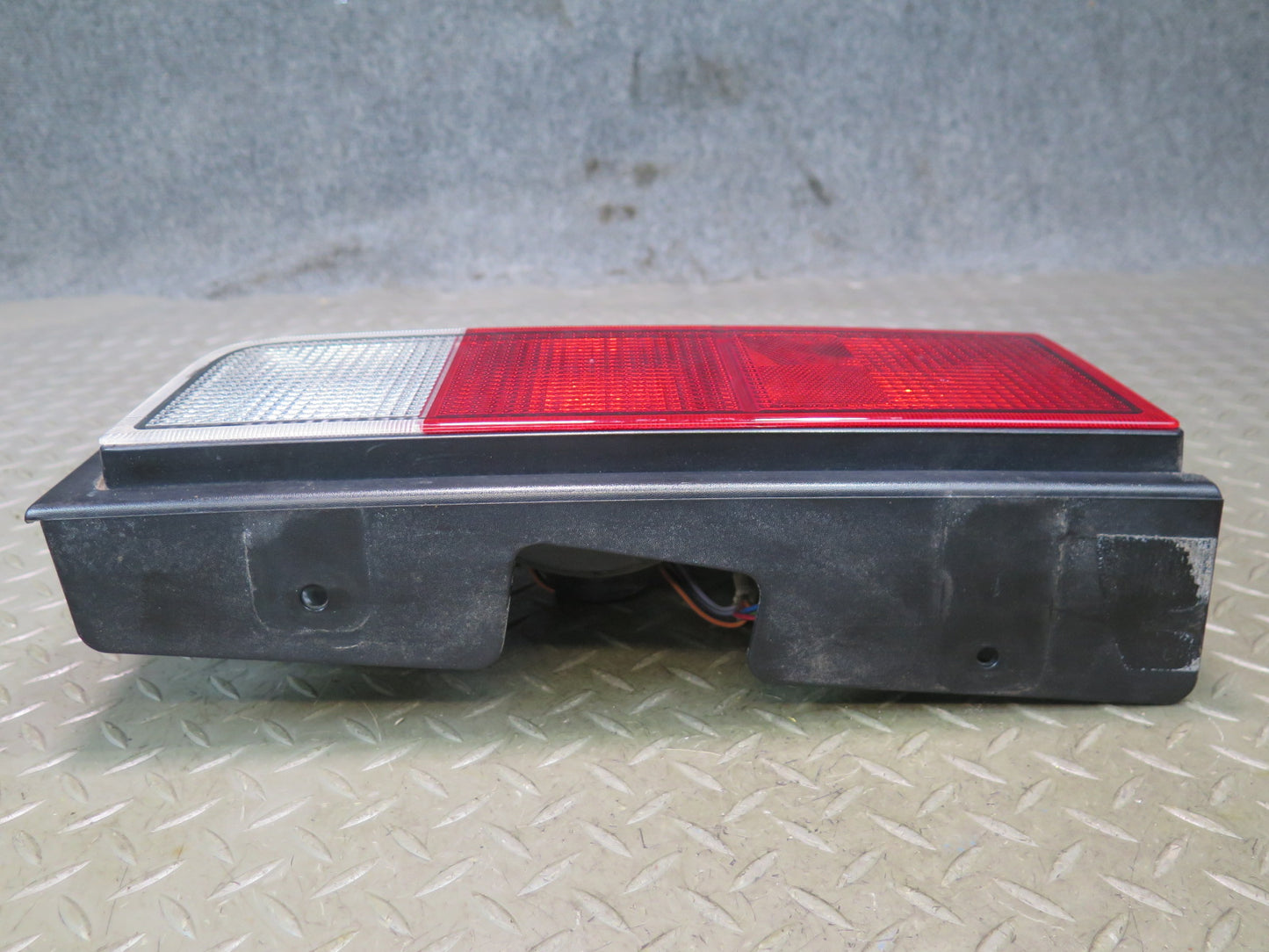 2005-2009 Hummer H2 Rear Left & Right Side Tail Light Lamp Set of 2