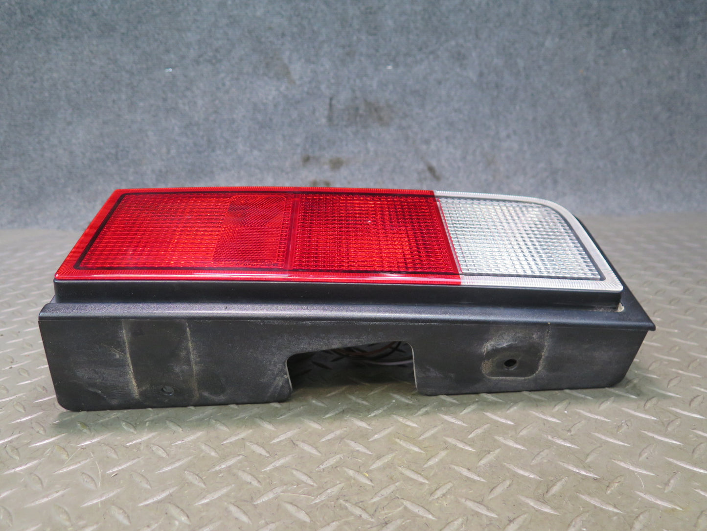 2005-2009 Hummer H2 Rear Left & Right Side Tail Light Lamp Set of 2