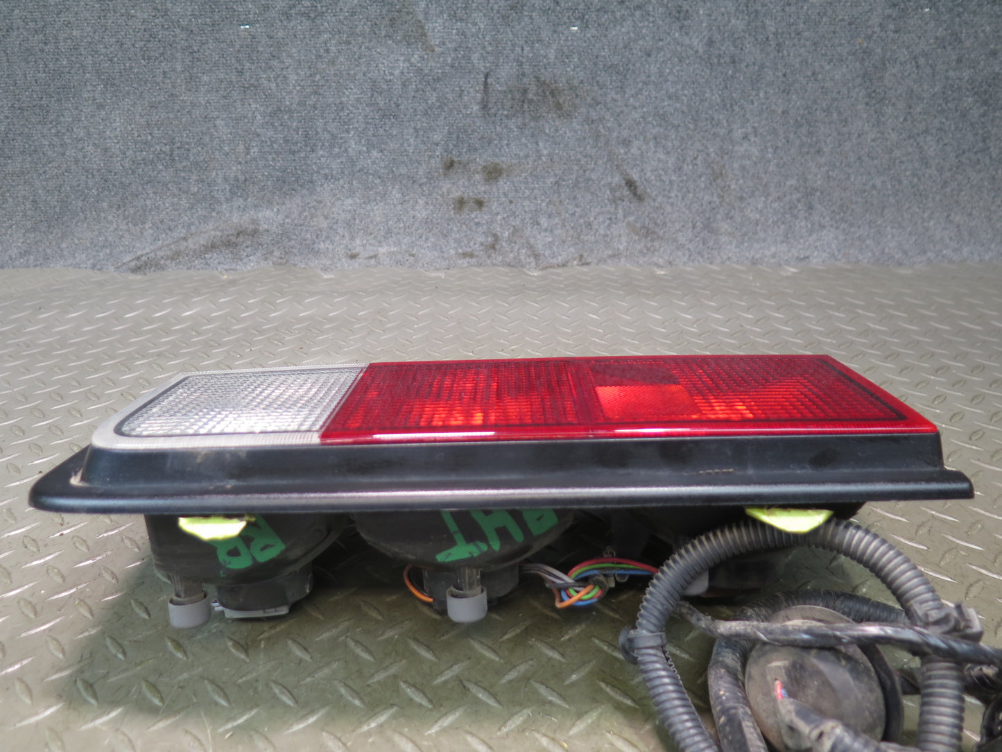 2005-2009 Hummer H2 Rear Left & Right Side Tail Light Lamp Set of 2