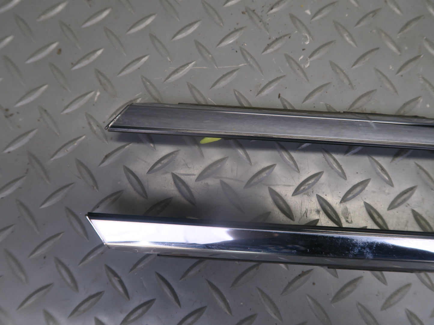 01-06 Lexus UCF30L LS430 Front Right & Left Door Weatherstrip Molding OEM