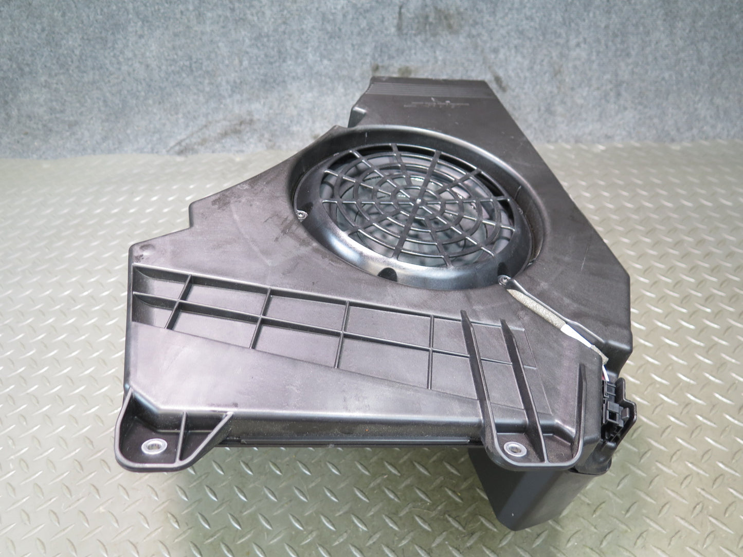 2011-2018 Porsche Cayenne 958 Bose Rear Subwoofer Speaker Box Assembly