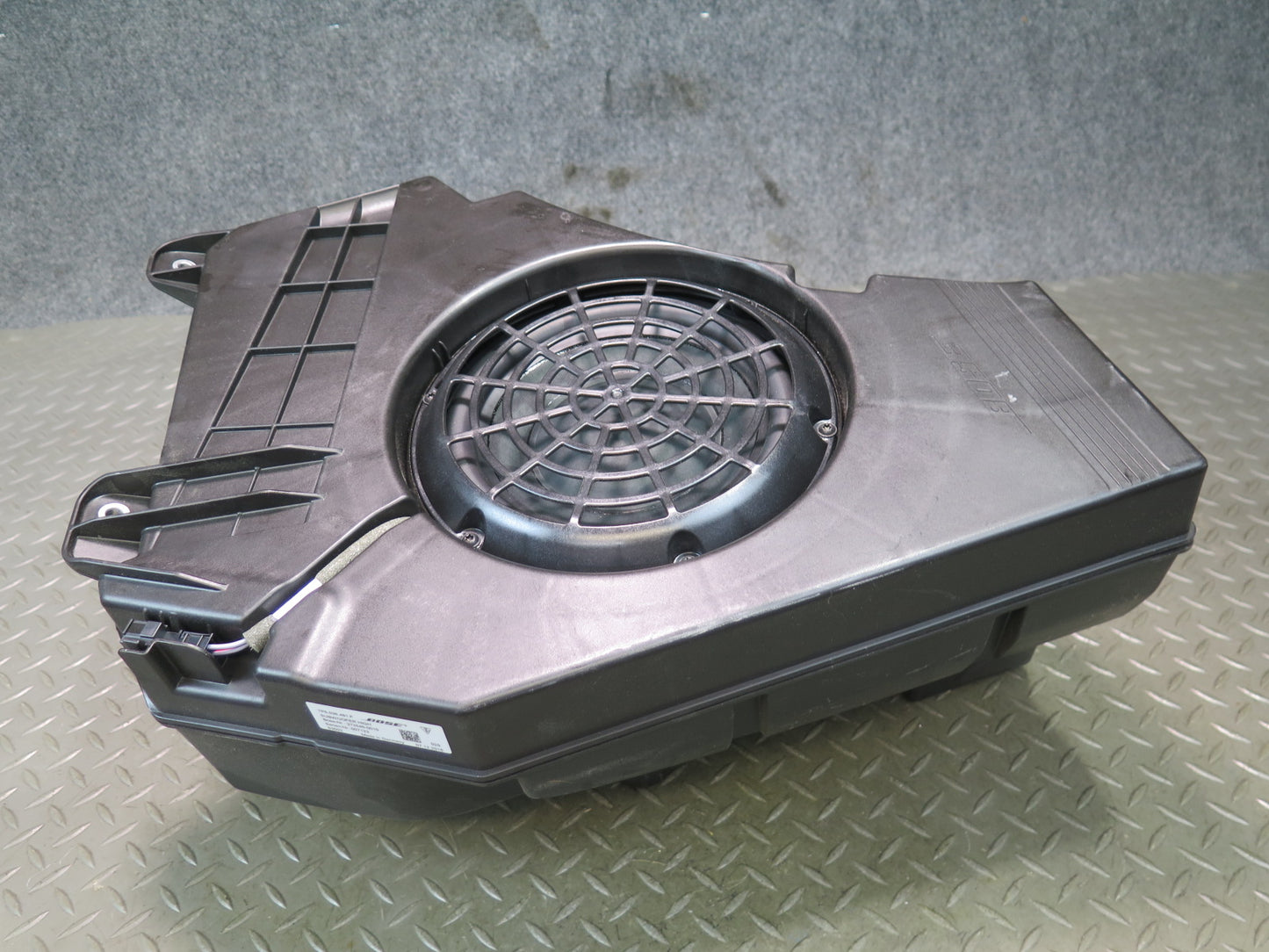 2011-2018 Porsche Cayenne 958 Bose Rear Subwoofer Speaker Box Assembly
