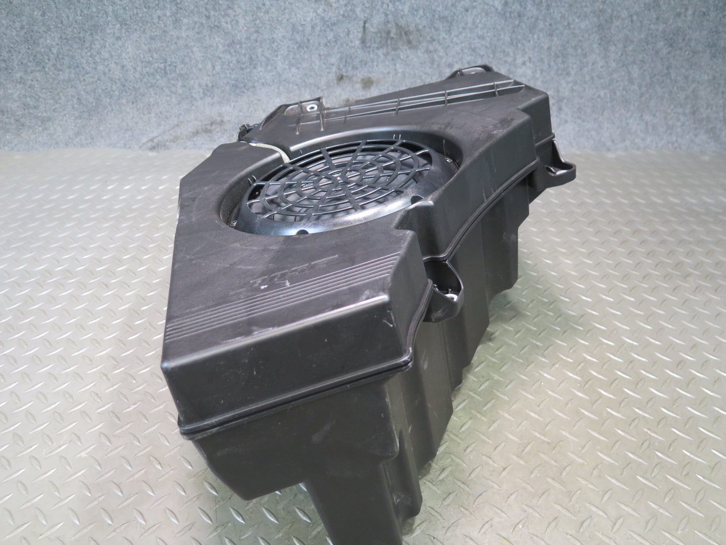 2011-2018 Porsche Cayenne 958 Bose Rear Subwoofer Speaker Box Assembly