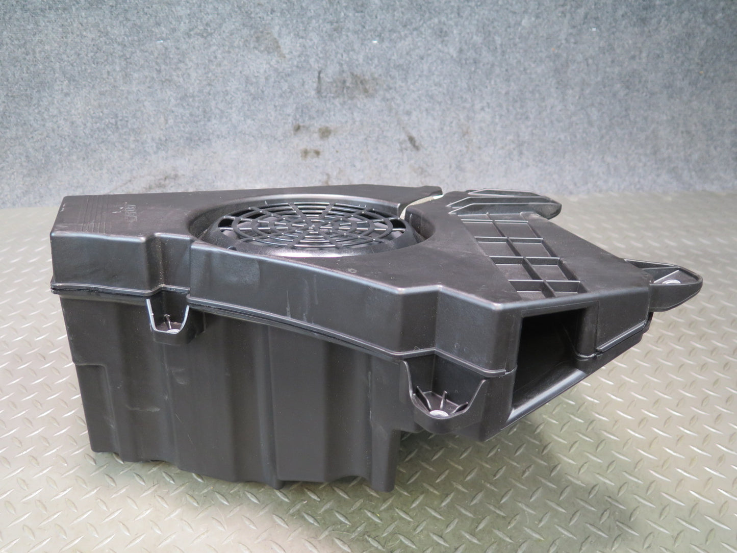 2011-2018 Porsche Cayenne 958 Bose Rear Subwoofer Speaker Box Assembly