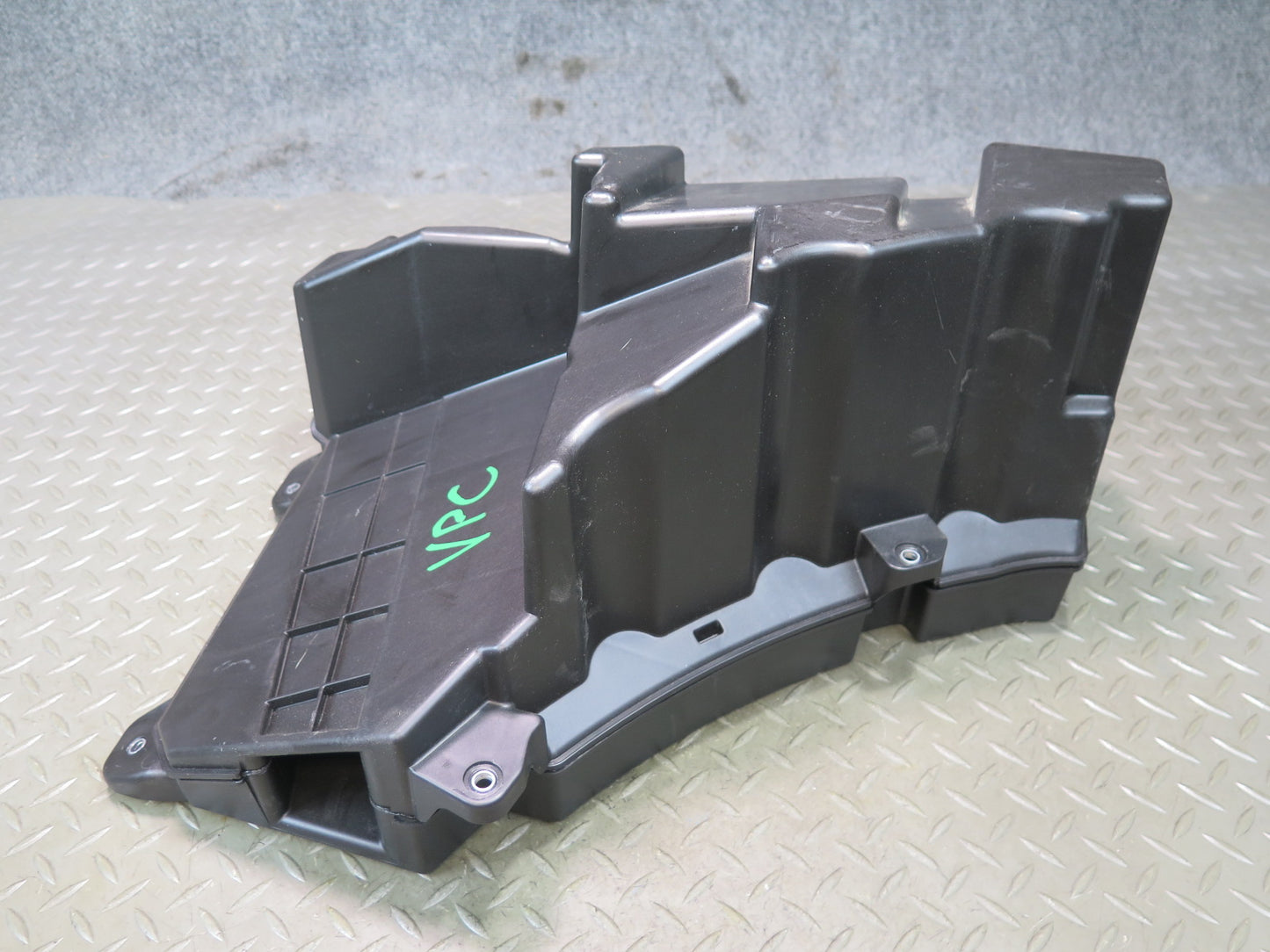 2011-2018 Porsche Cayenne 958 Bose Rear Subwoofer Speaker Box Assembly