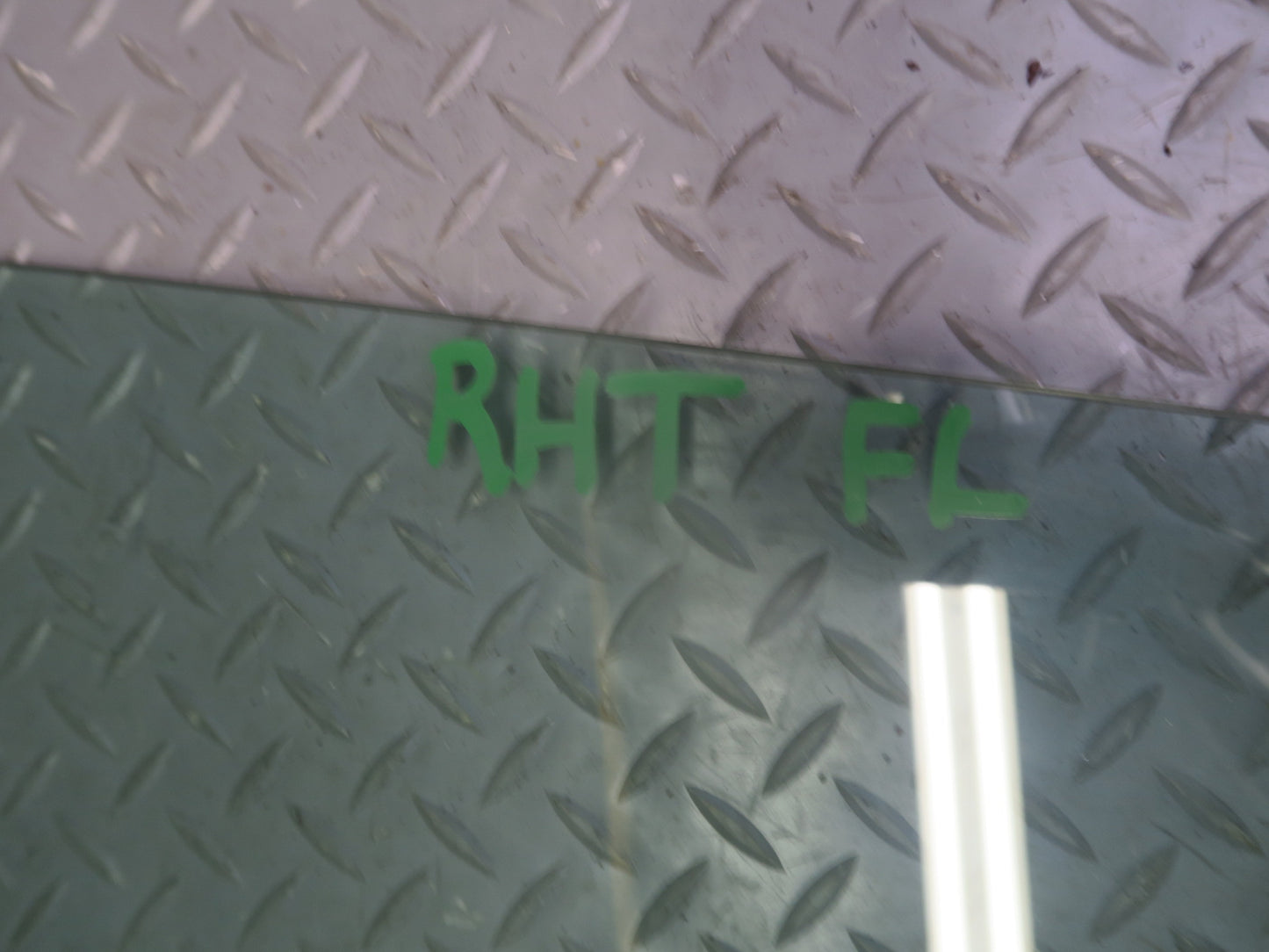 2003-2009 Hummer H2 Front Left Driver Side Door Glass Window