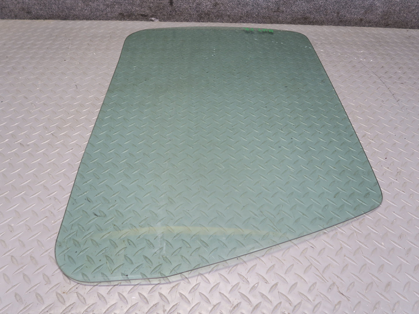 2003-2009 Hummer H2 Front Right Passenger Side Door Glass Window