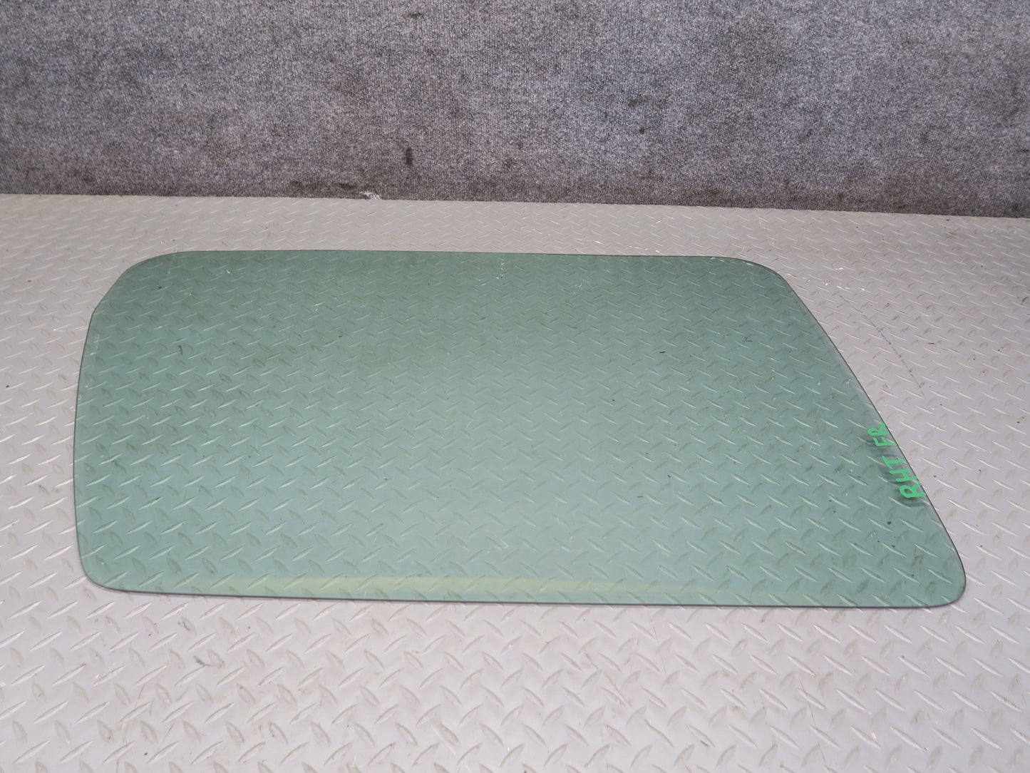 2003-2009 Hummer H2 Front Right Passenger Side Door Glass Window