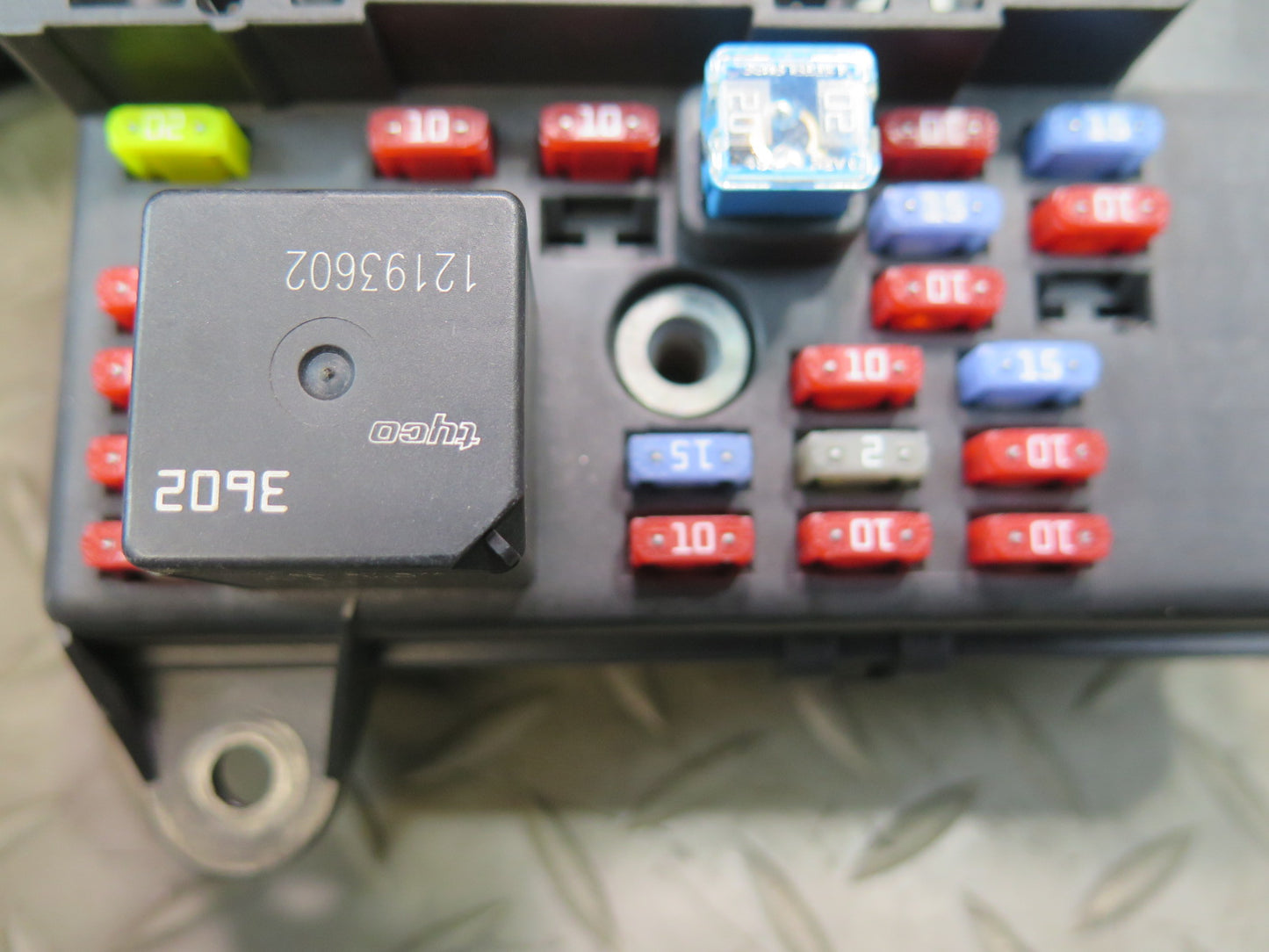 2006 Cadillac XLR BCM BCU Body Cabin Control Module Unit Fuse Box 15850986