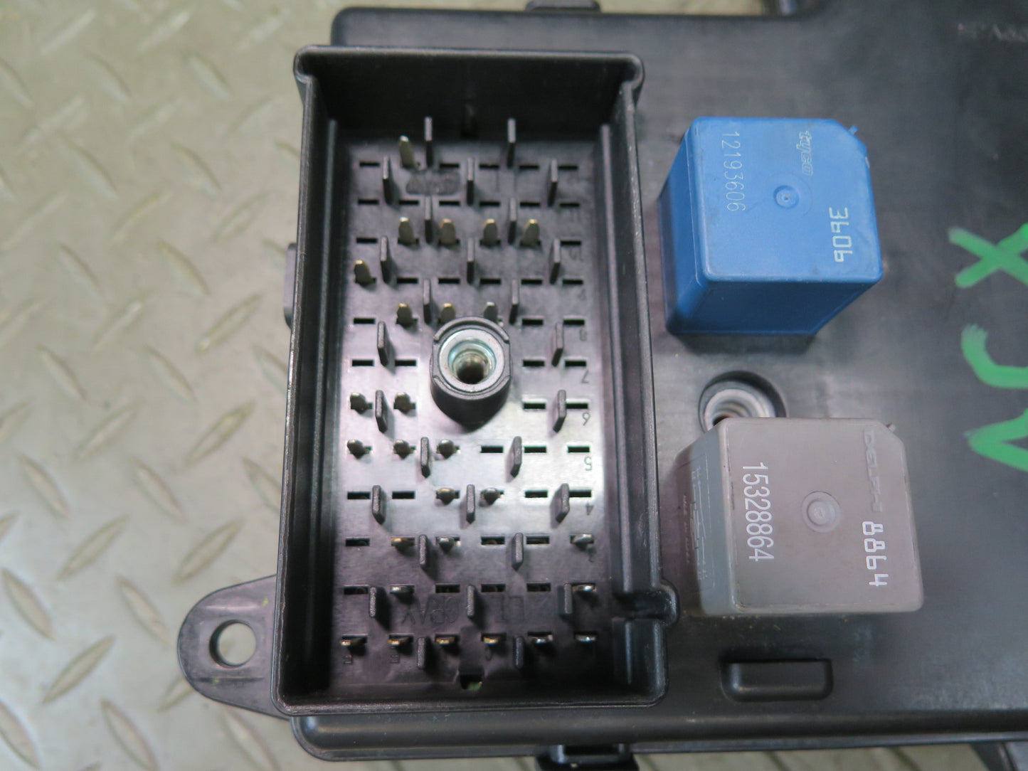 2006 Cadillac XLR BCM BCU Body Cabin Control Module Unit Fuse Box 15850986