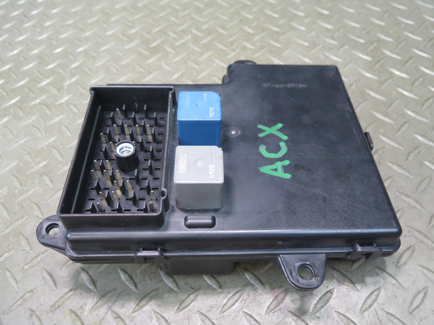 2006 Cadillac XLR BCM BCU Body Cabin Control Module Unit Fuse Box 15850986