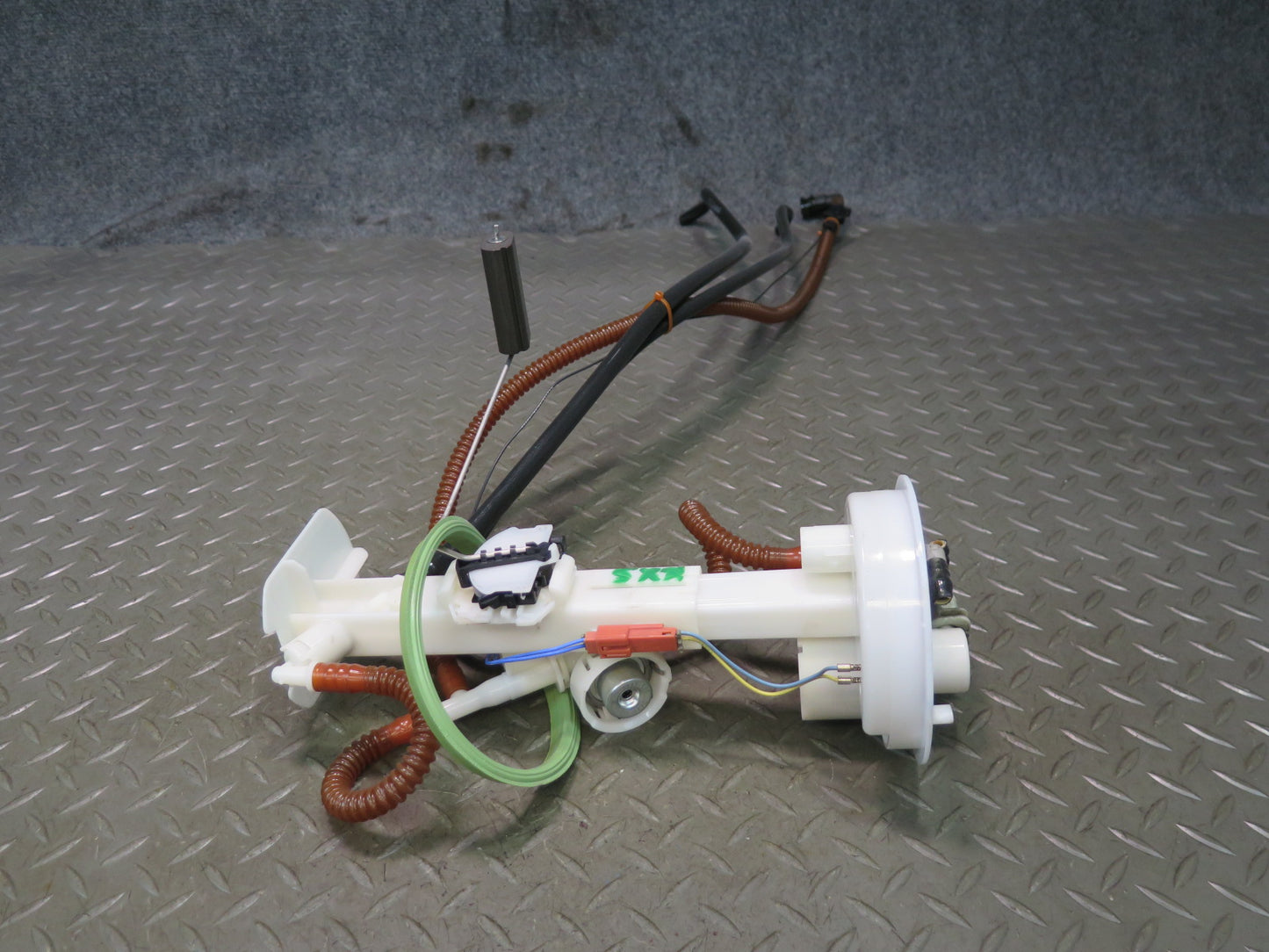 2010-2014 BMW E71 X6M 4.4L S63 N63 Fuel Pump Level Sensor Sending Unit Set of 2