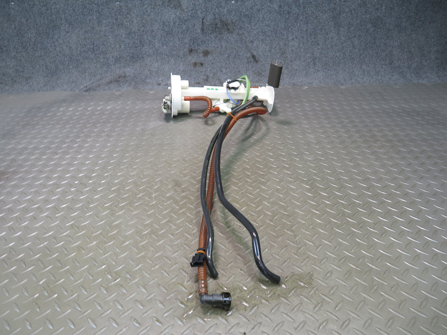 2010-2014 BMW E71 X6M 4.4L S63 N63 Fuel Pump Level Sensor Sending Unit Set of 2