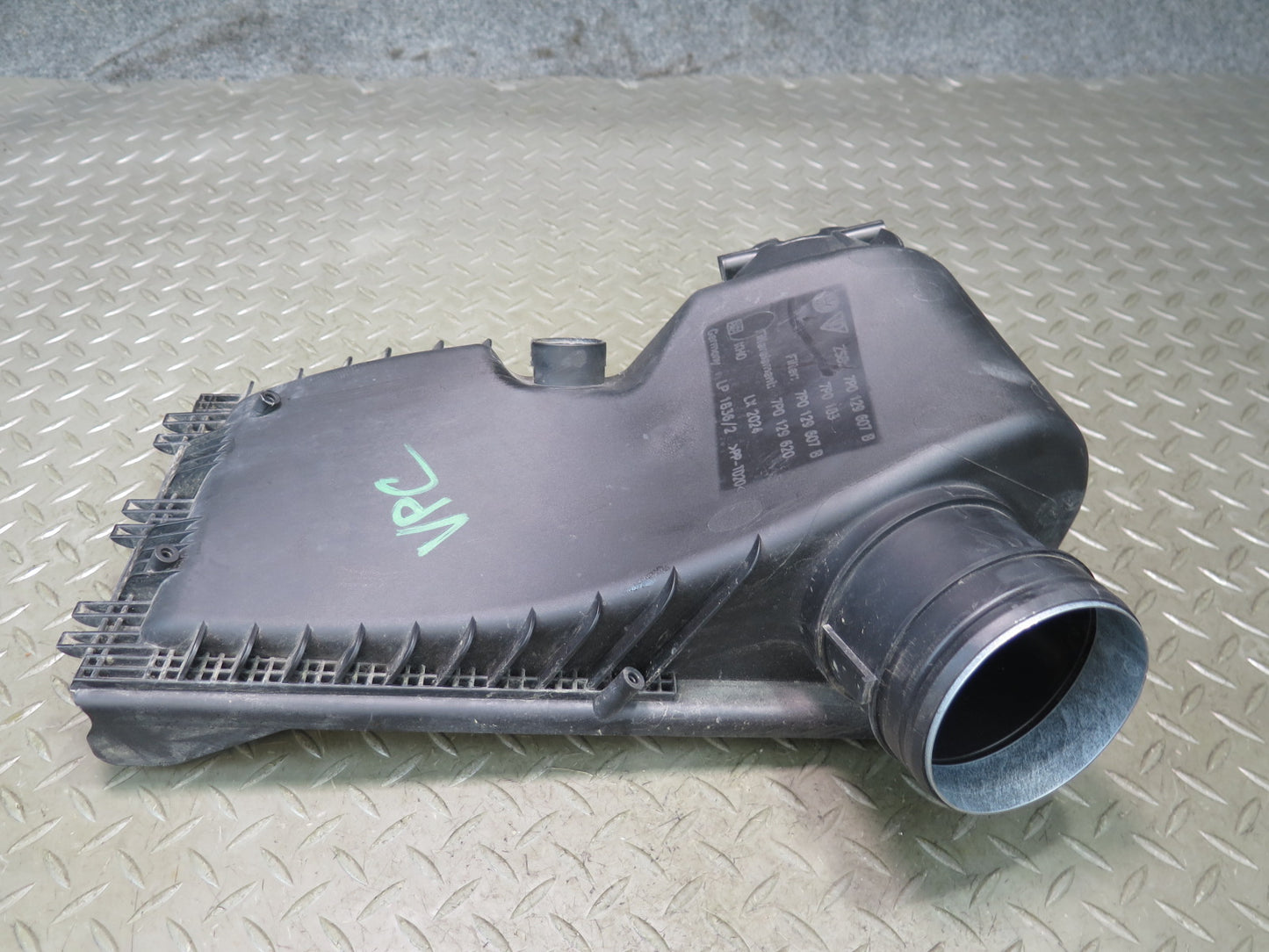 2015-2018 Porsche Cayenne 958.2 E-hybrid 3.0L Air Intake Cleaner Filter Box