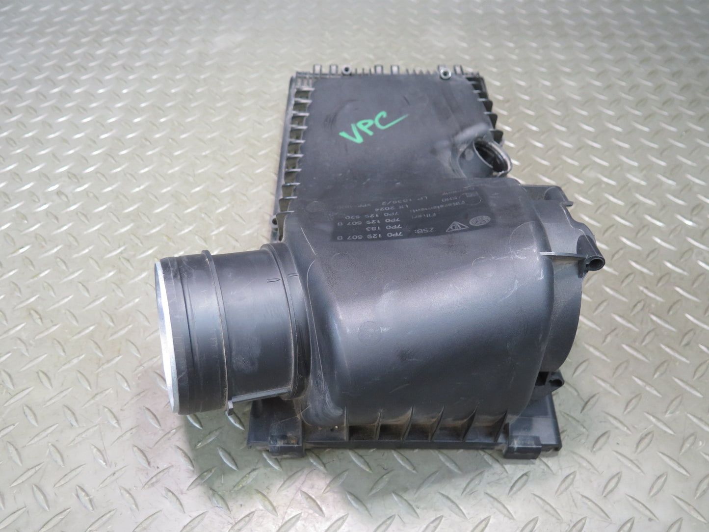 2015-2018 Porsche Cayenne 958.2 E-hybrid 3.0L Air Intake Cleaner Filter Box