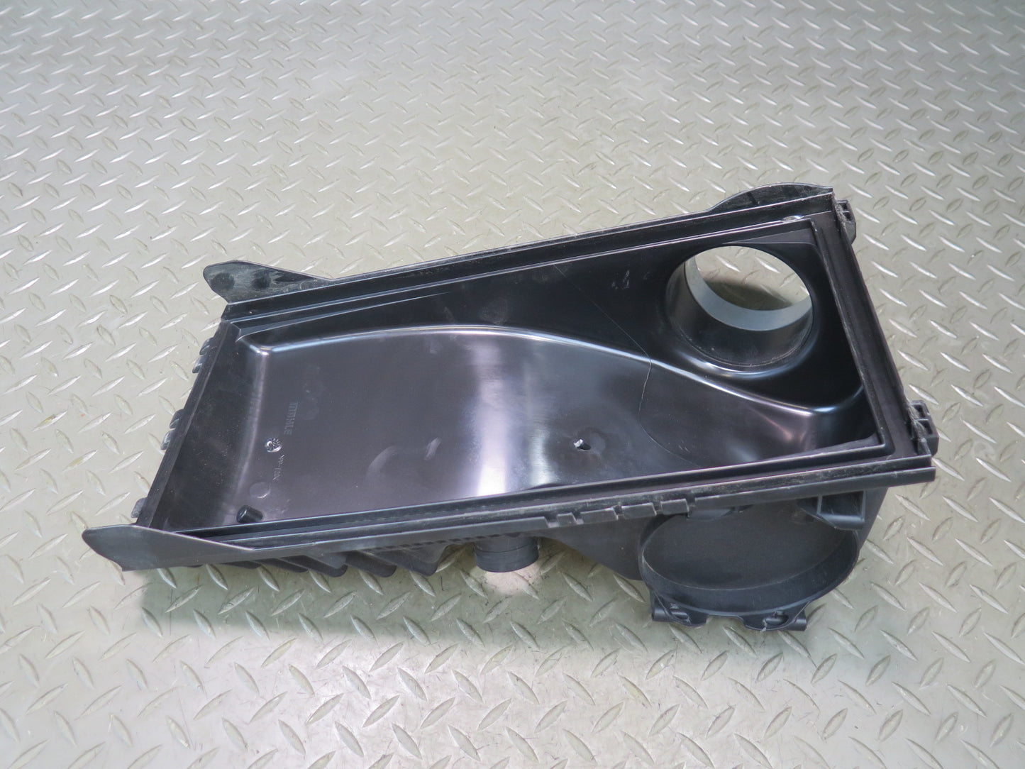 2015-2018 Porsche Cayenne 958.2 E-hybrid 3.0L Air Intake Cleaner Filter Box