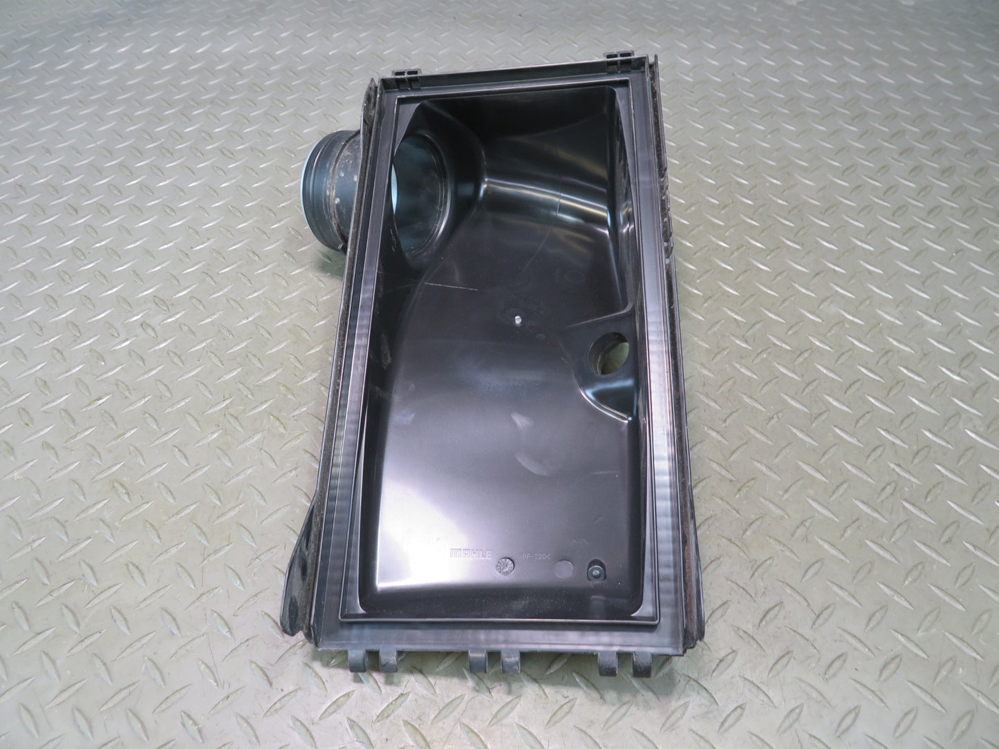 2015-2018 Porsche Cayenne 958.2 E-hybrid 3.0L Air Intake Cleaner Filter Box