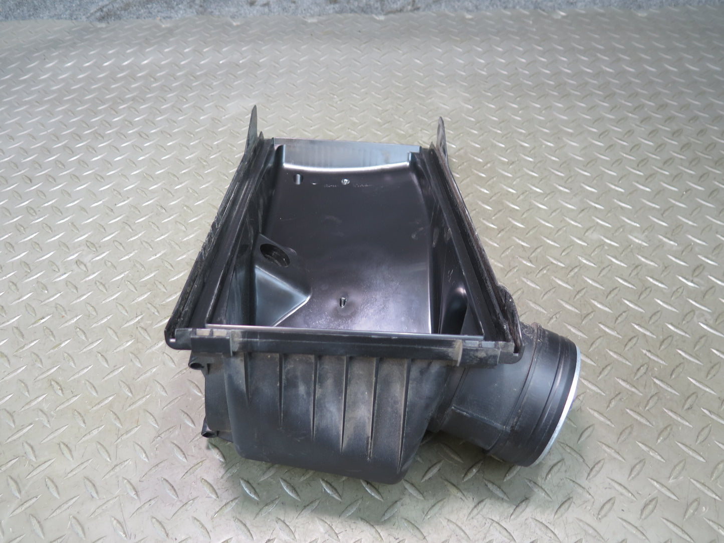 2015-2018 Porsche Cayenne 958.2 E-hybrid 3.0L Air Intake Cleaner Filter Box