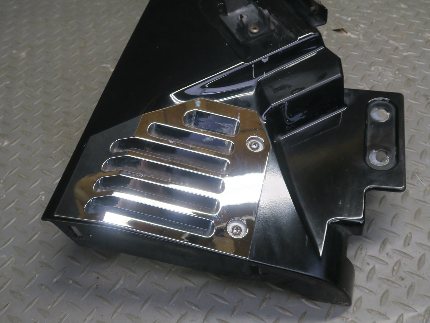 2003-2009 Hummer H2 Front Left Driver Side Fender Shell Cover Panel 15062999