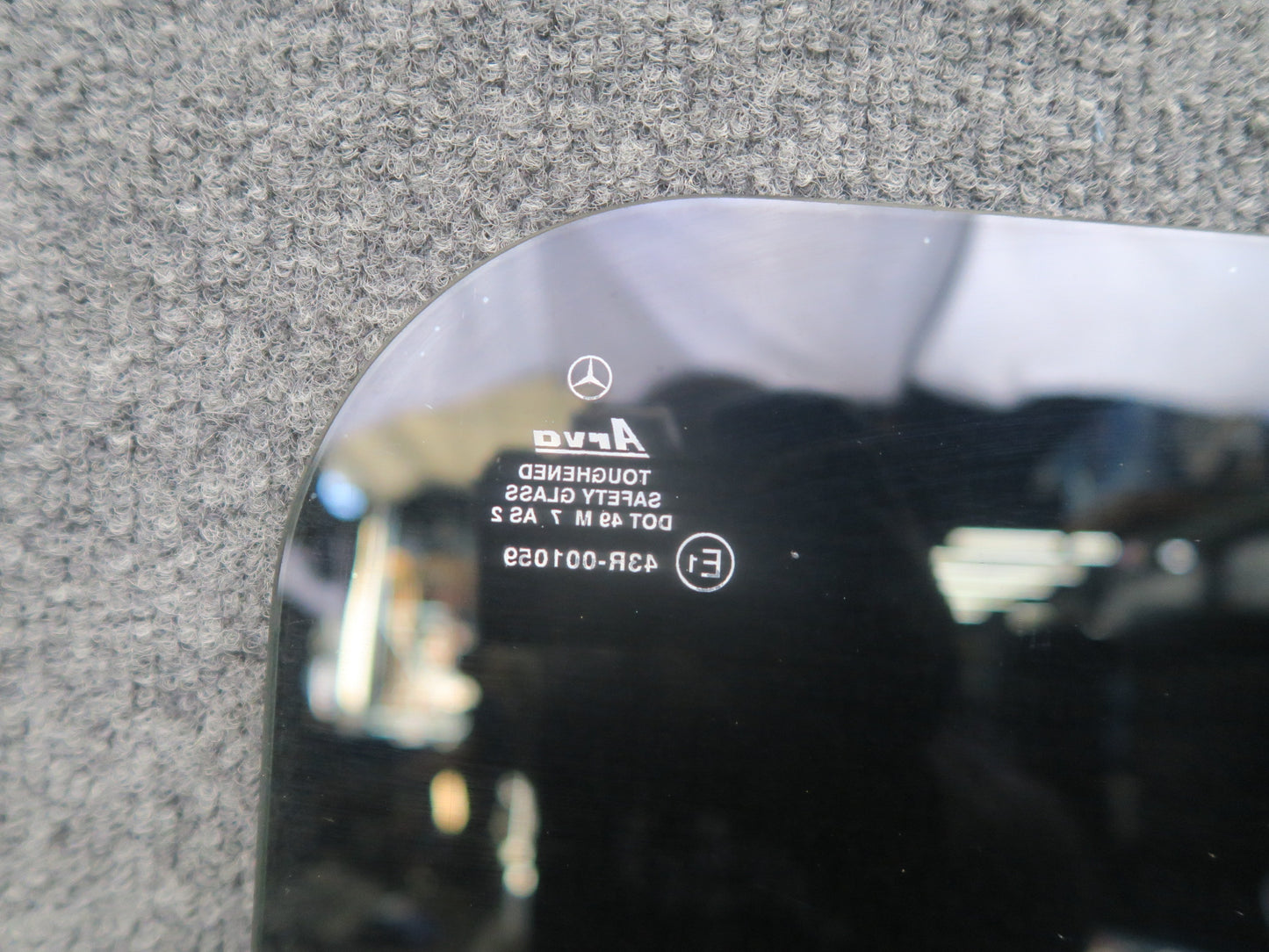 2002-2012 Mercedes W463 G500 Front Right Door Glass Window