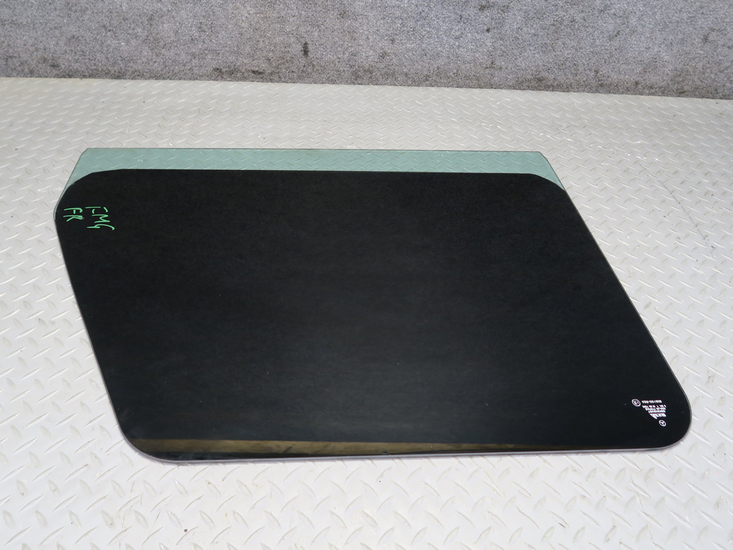 2002-2012 Mercedes W463 G500 Front Right Door Glass Window