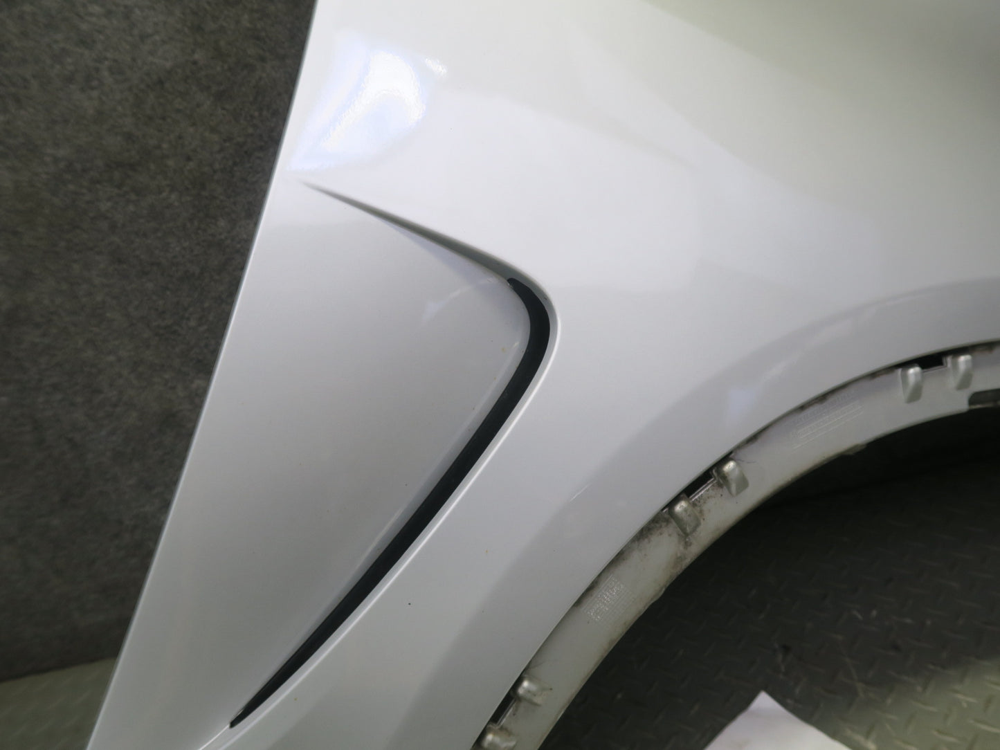 2014-2018 BMW F15 X5 Front Right Fender Shell Panel Glacier Silver