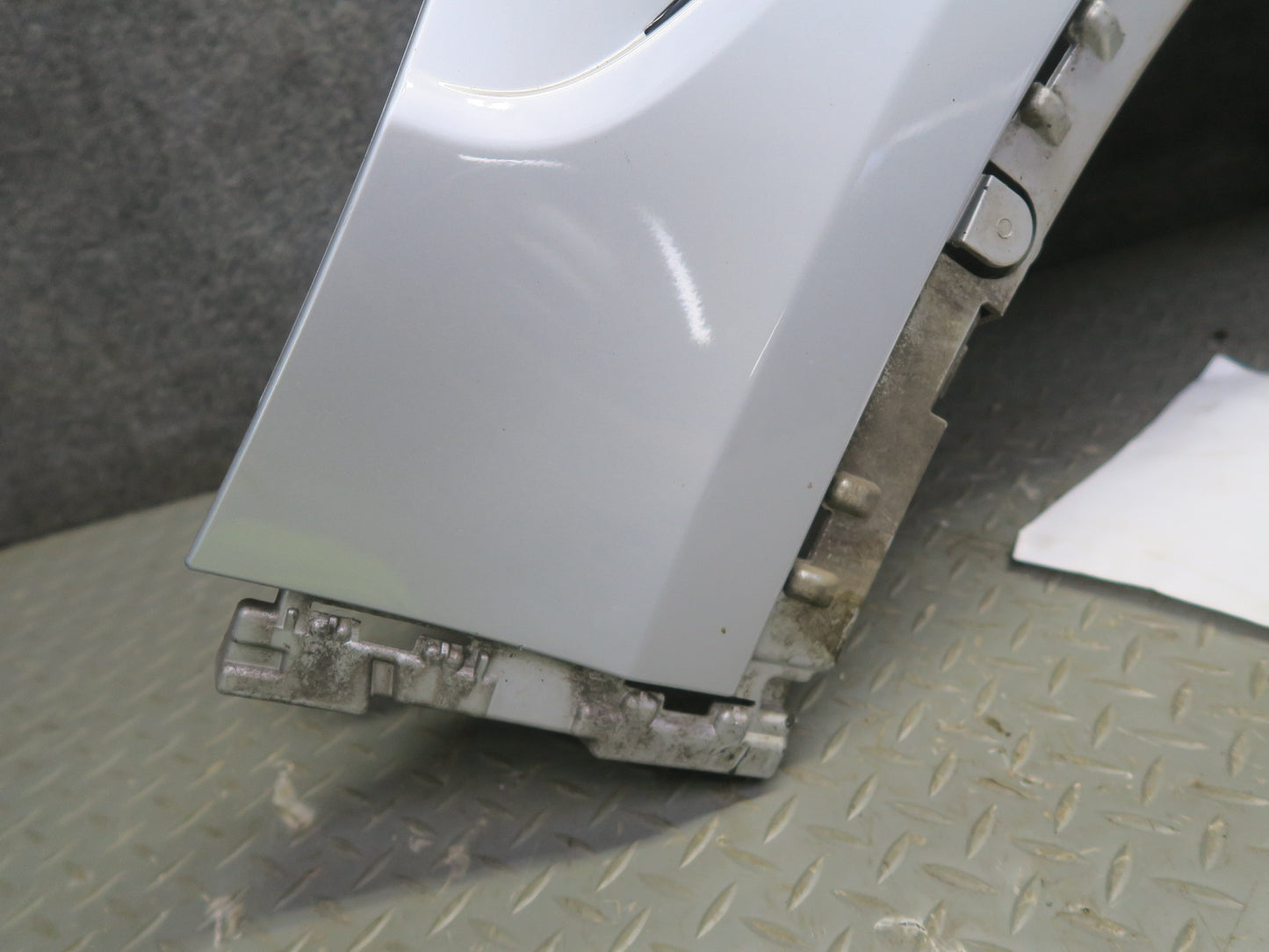 2014-2018 BMW F15 X5 Front Right Fender Shell Panel Glacier Silver